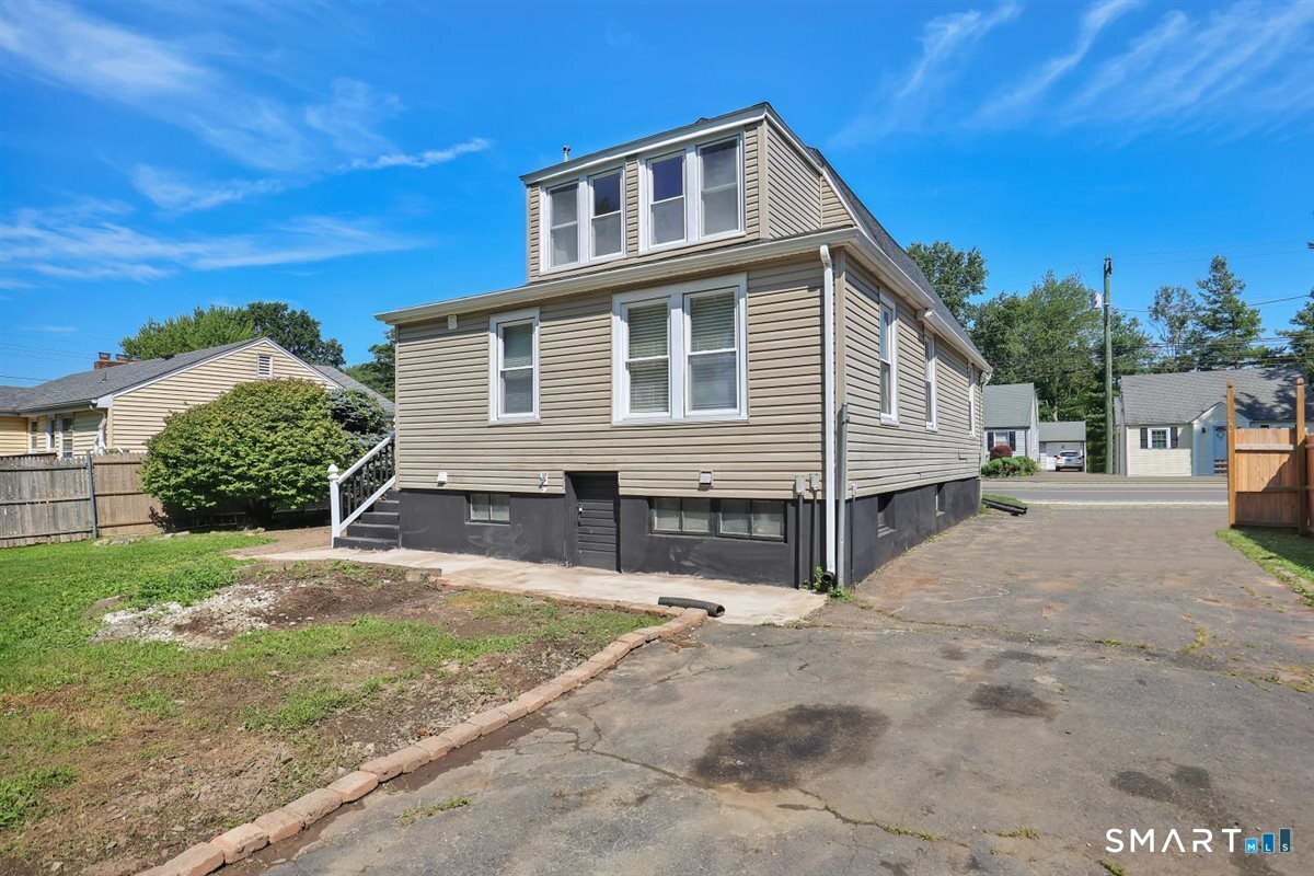 349 Nott Street photo 26