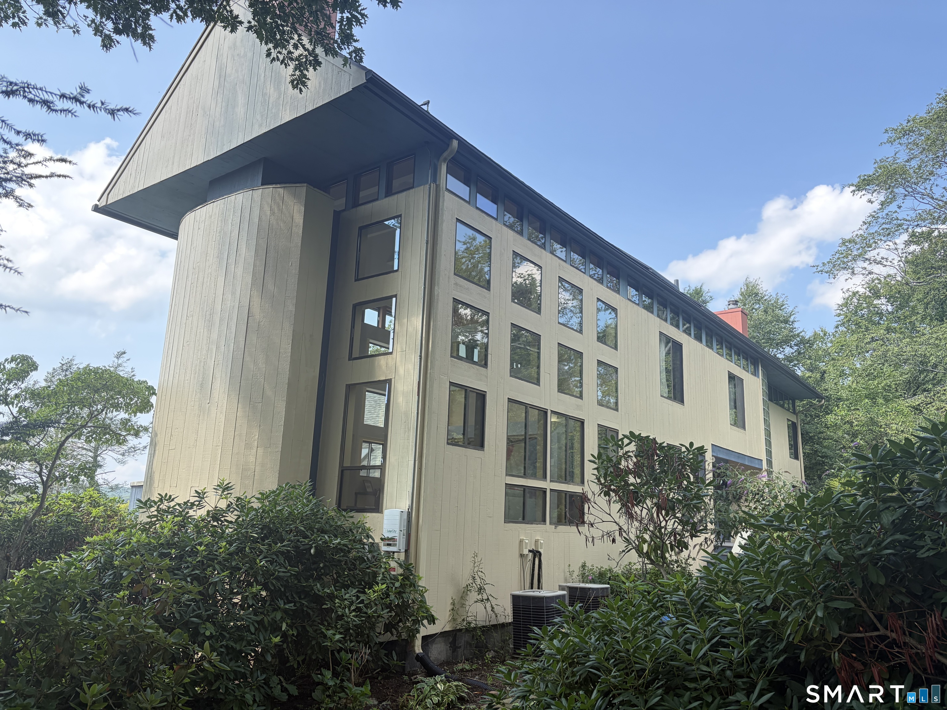 607 Lake Drive photo 3