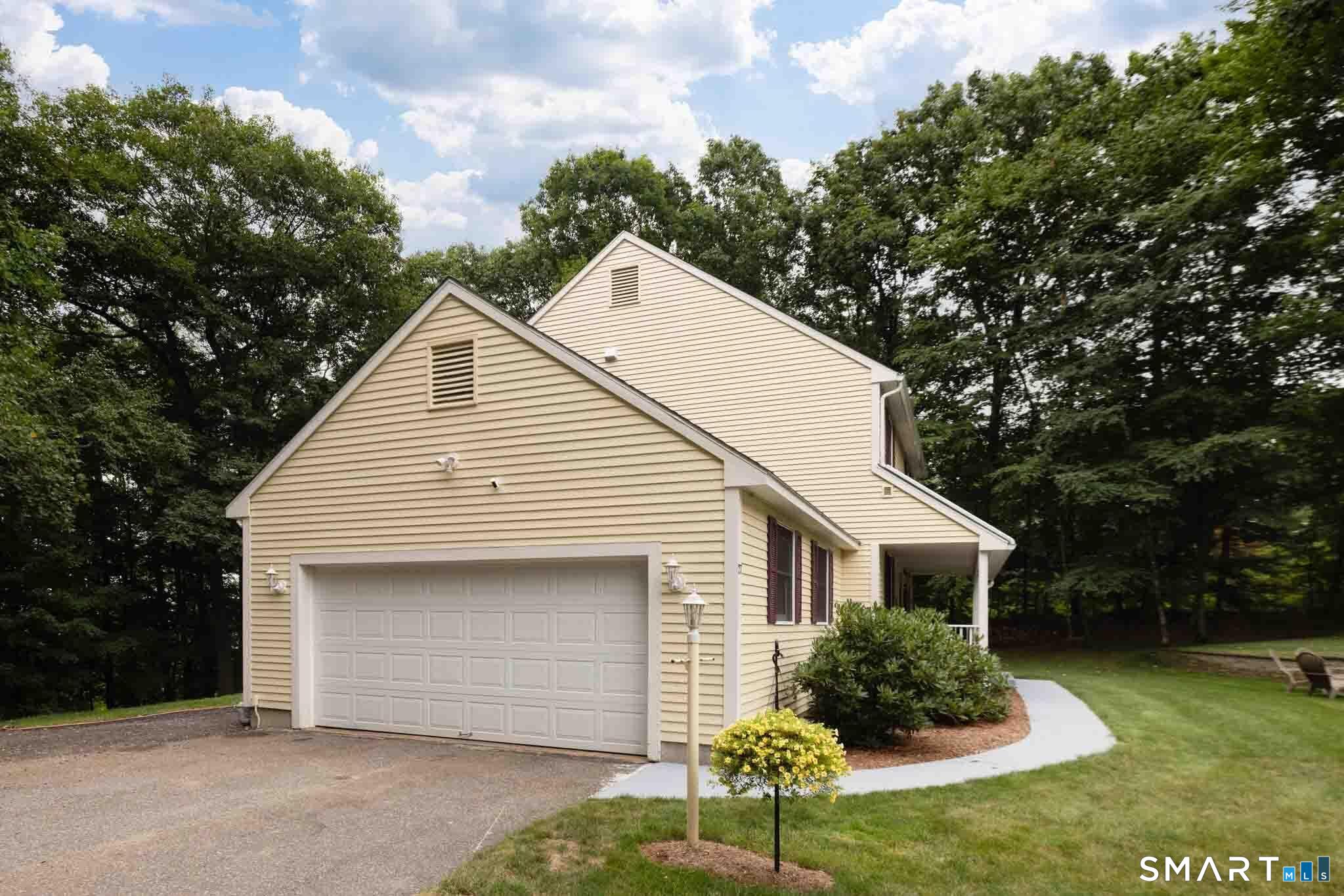 27 Hearthstone Drive photo 4