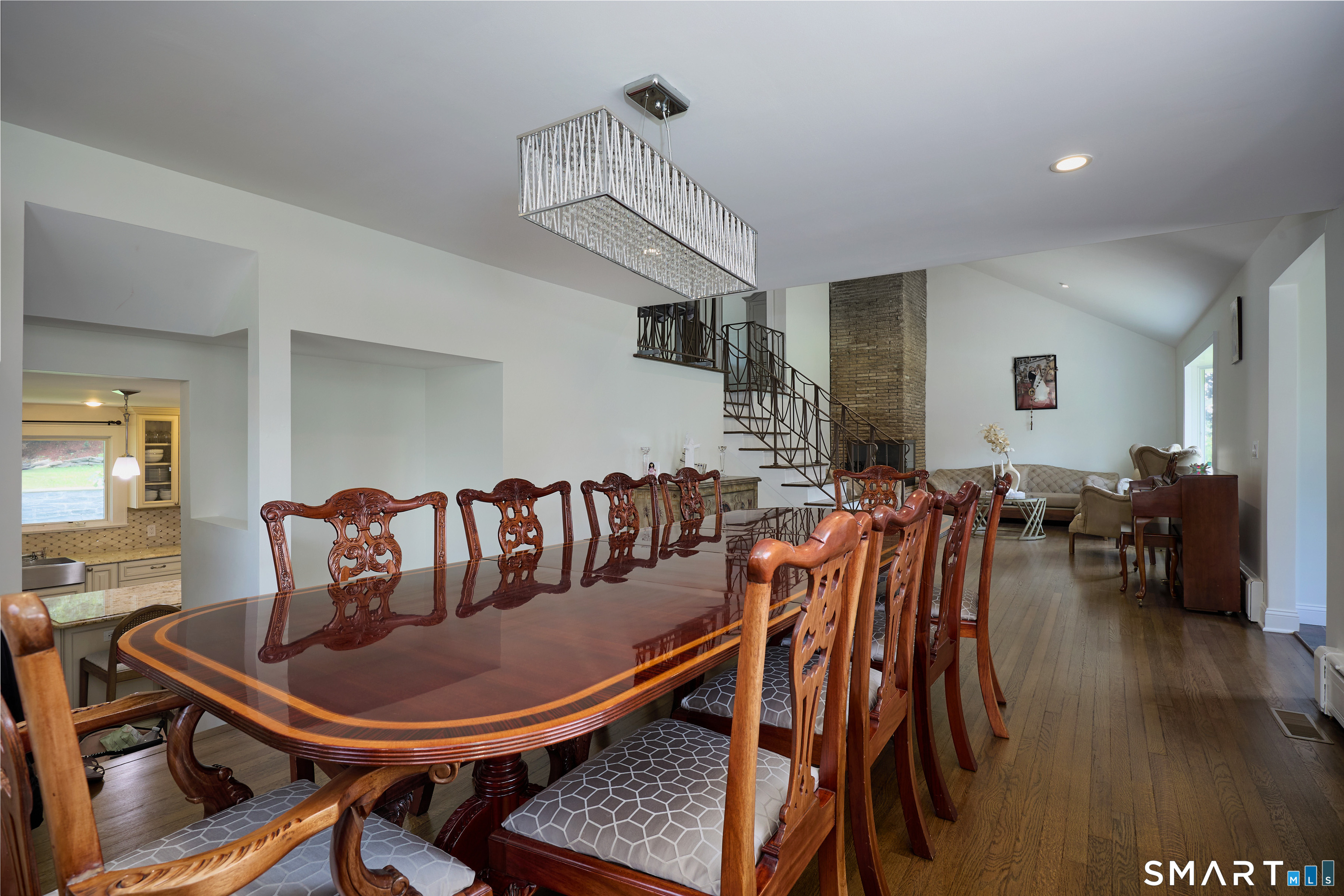 Foto 6 de Casa en renta en 1374 Huntington Turnpike, Trumbull, CT — $4,850/mes