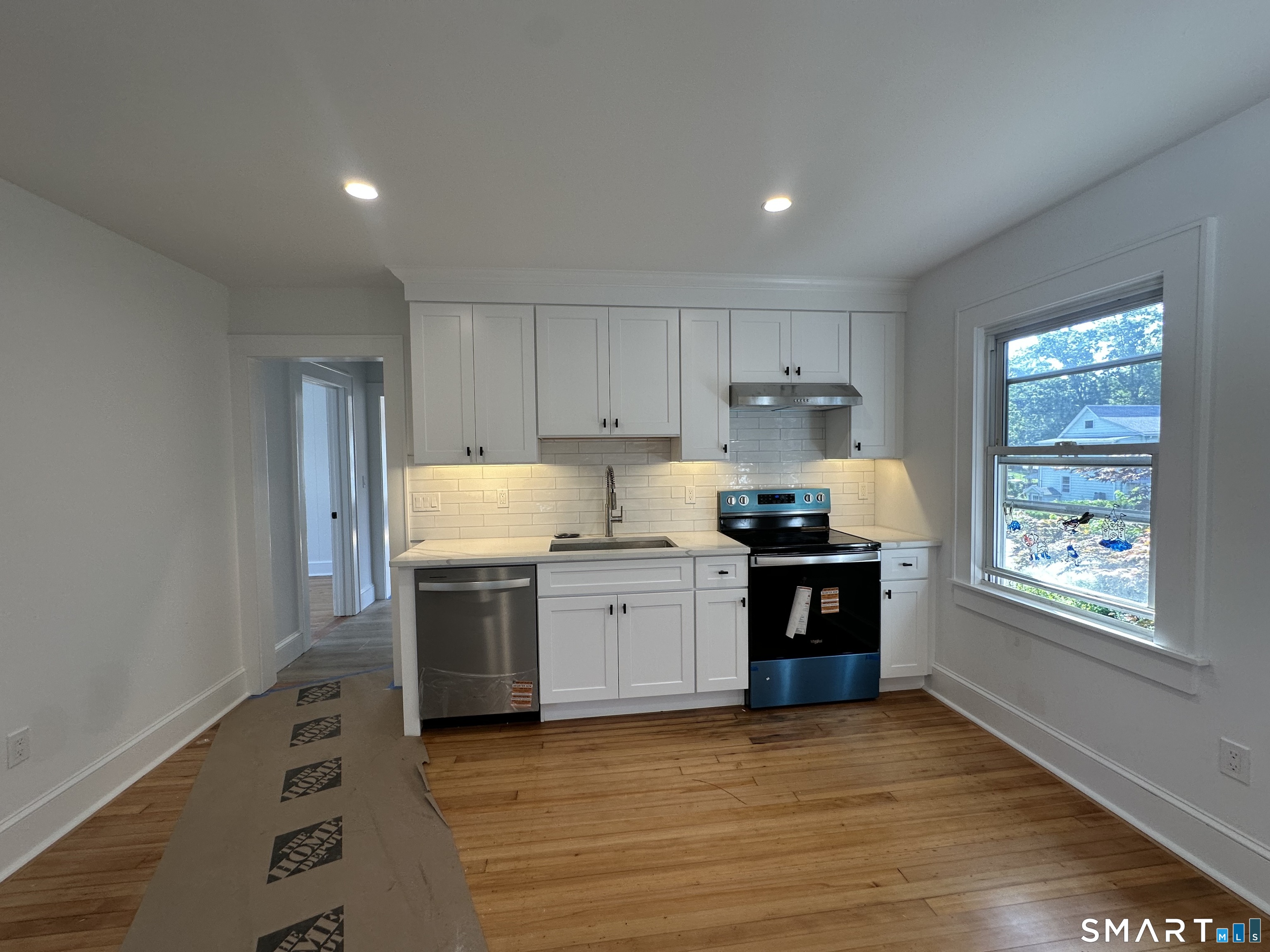 18 Parker Avenue photo 3