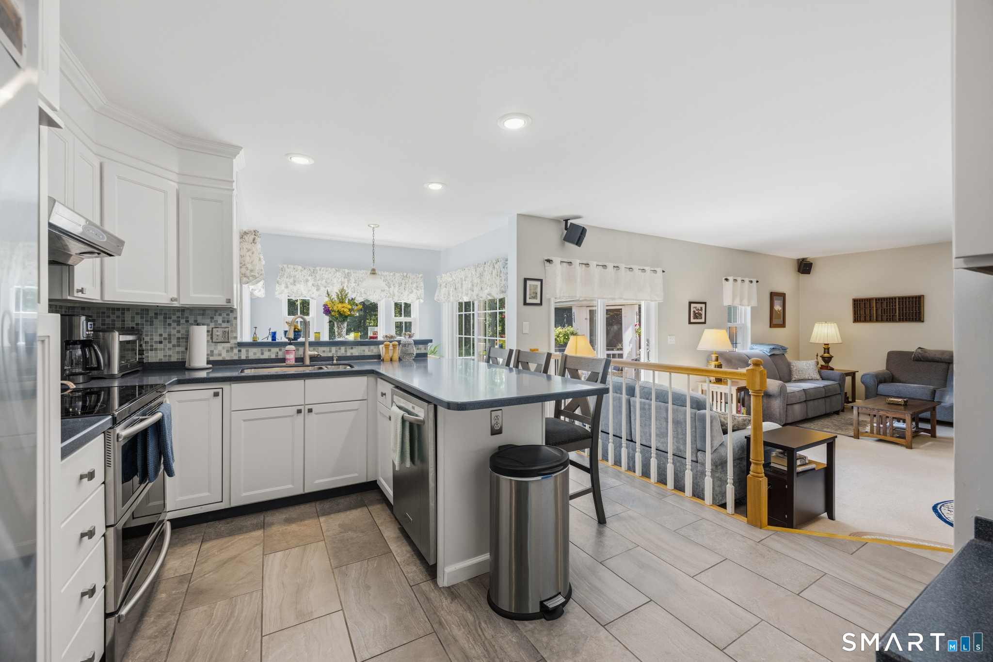82 Nicole Drive photo 6