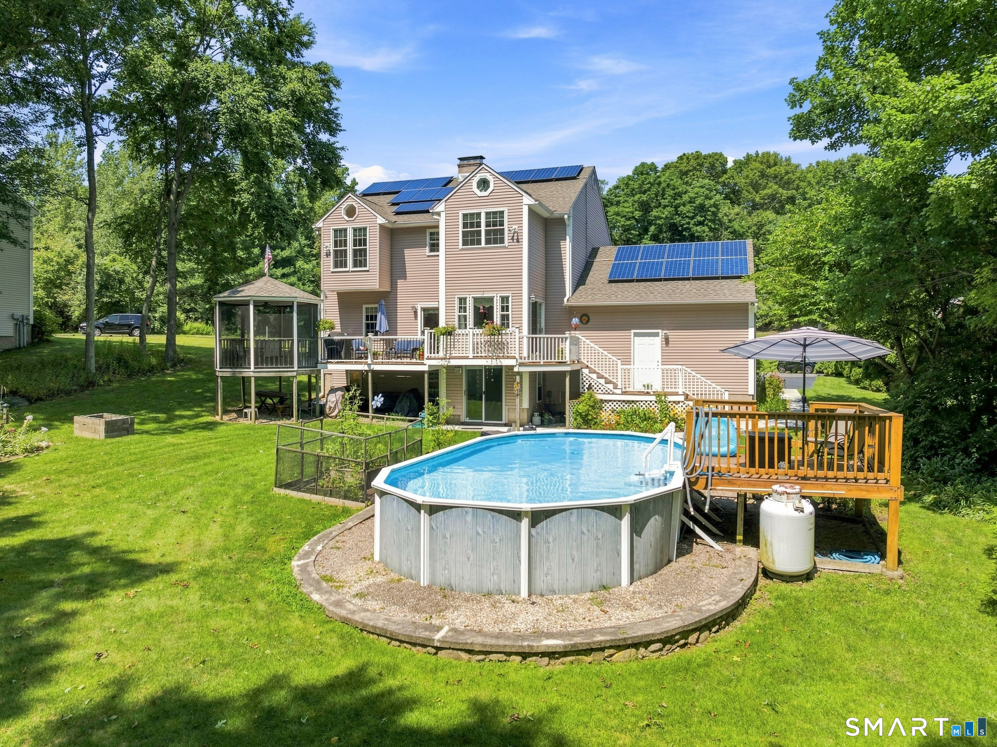 82 Nicole Drive photo 2