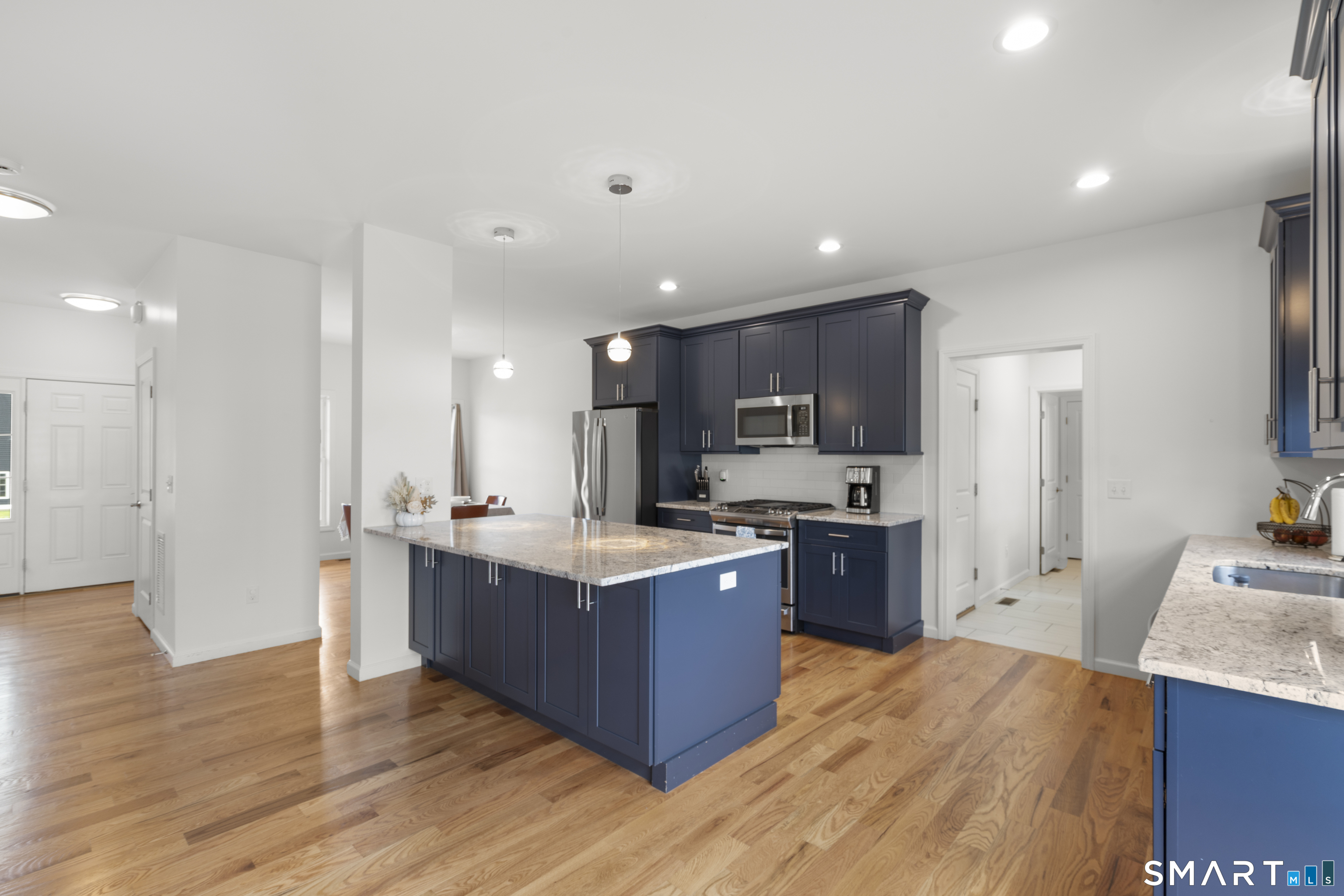 135 Pequabuck Street photo 6