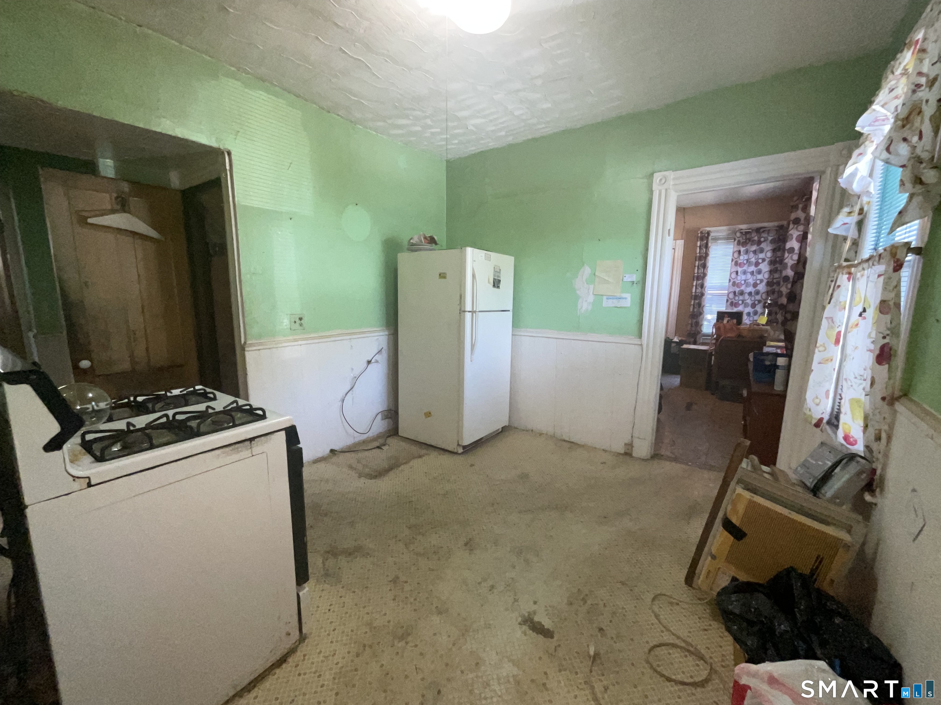 279 Howard Avenue photo 4