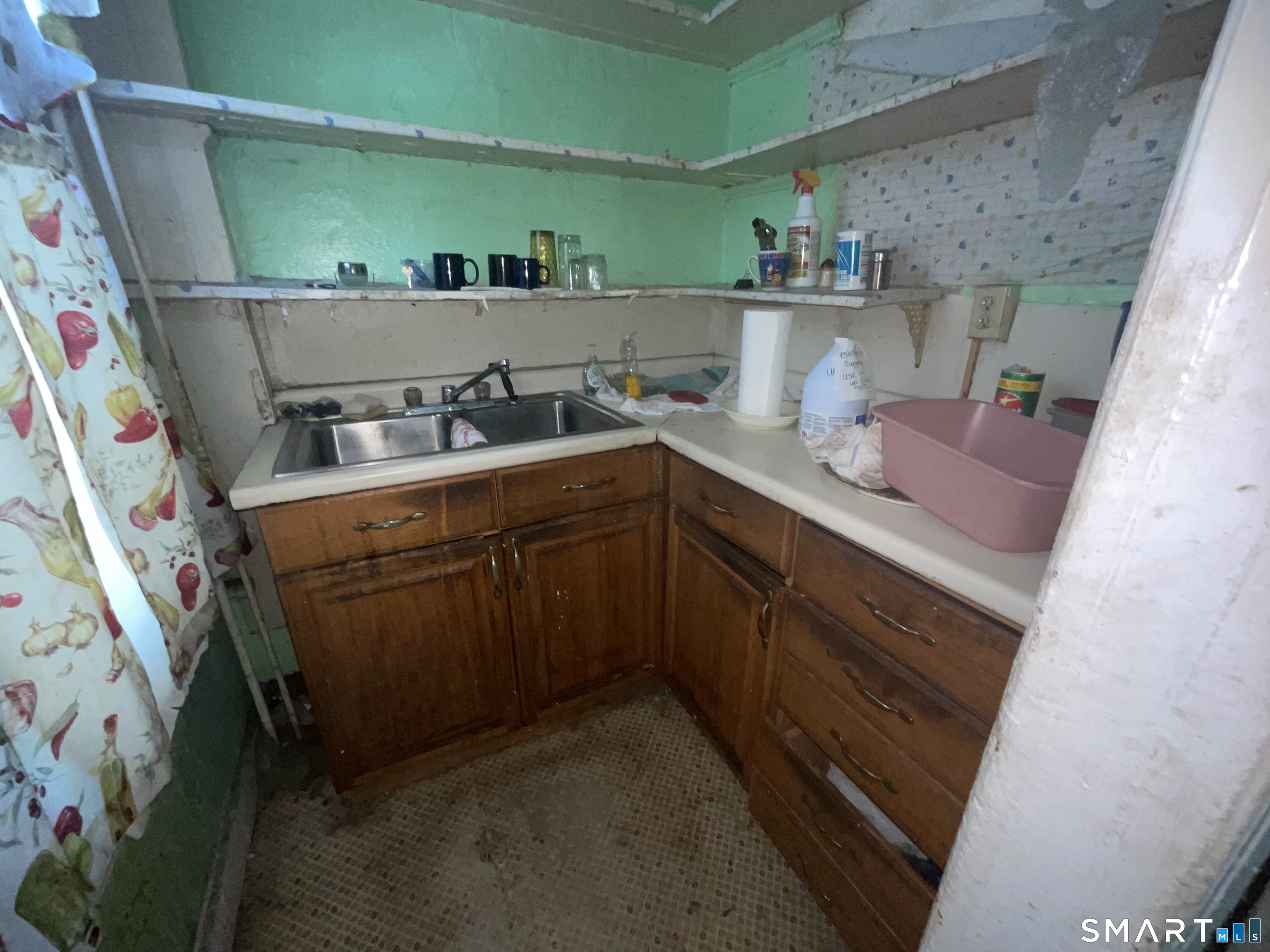 279 Howard Avenue photo 5