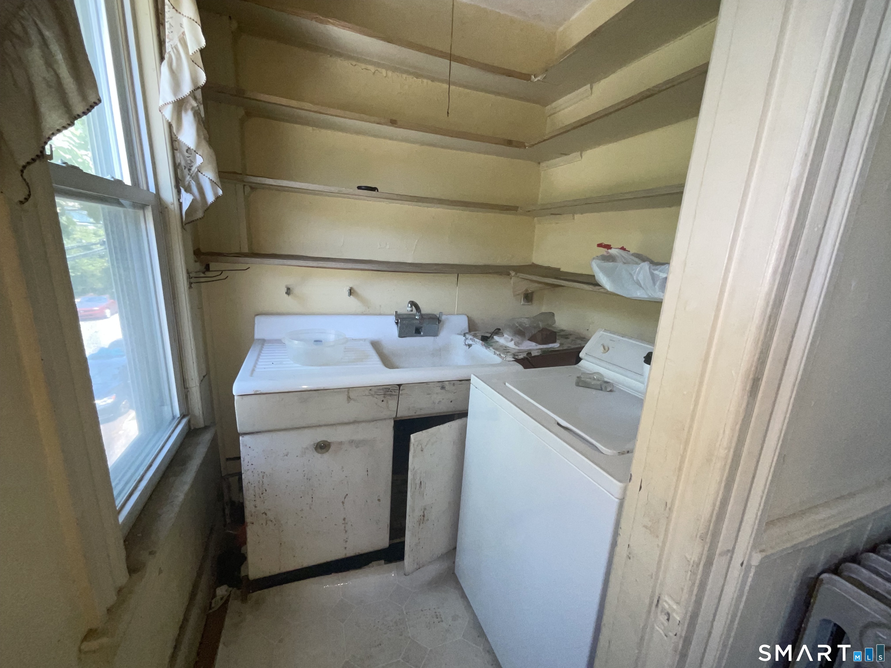 279 Howard Avenue photo 12