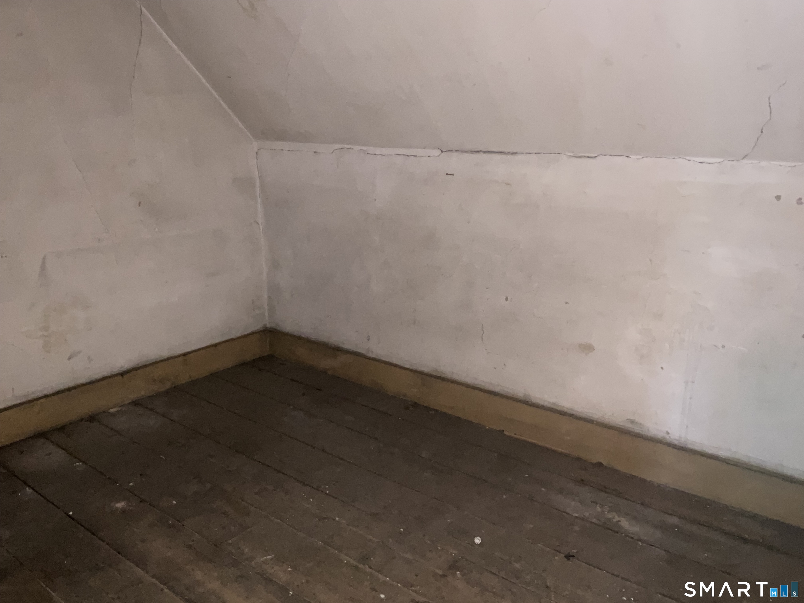 279 Howard Avenue photo 14