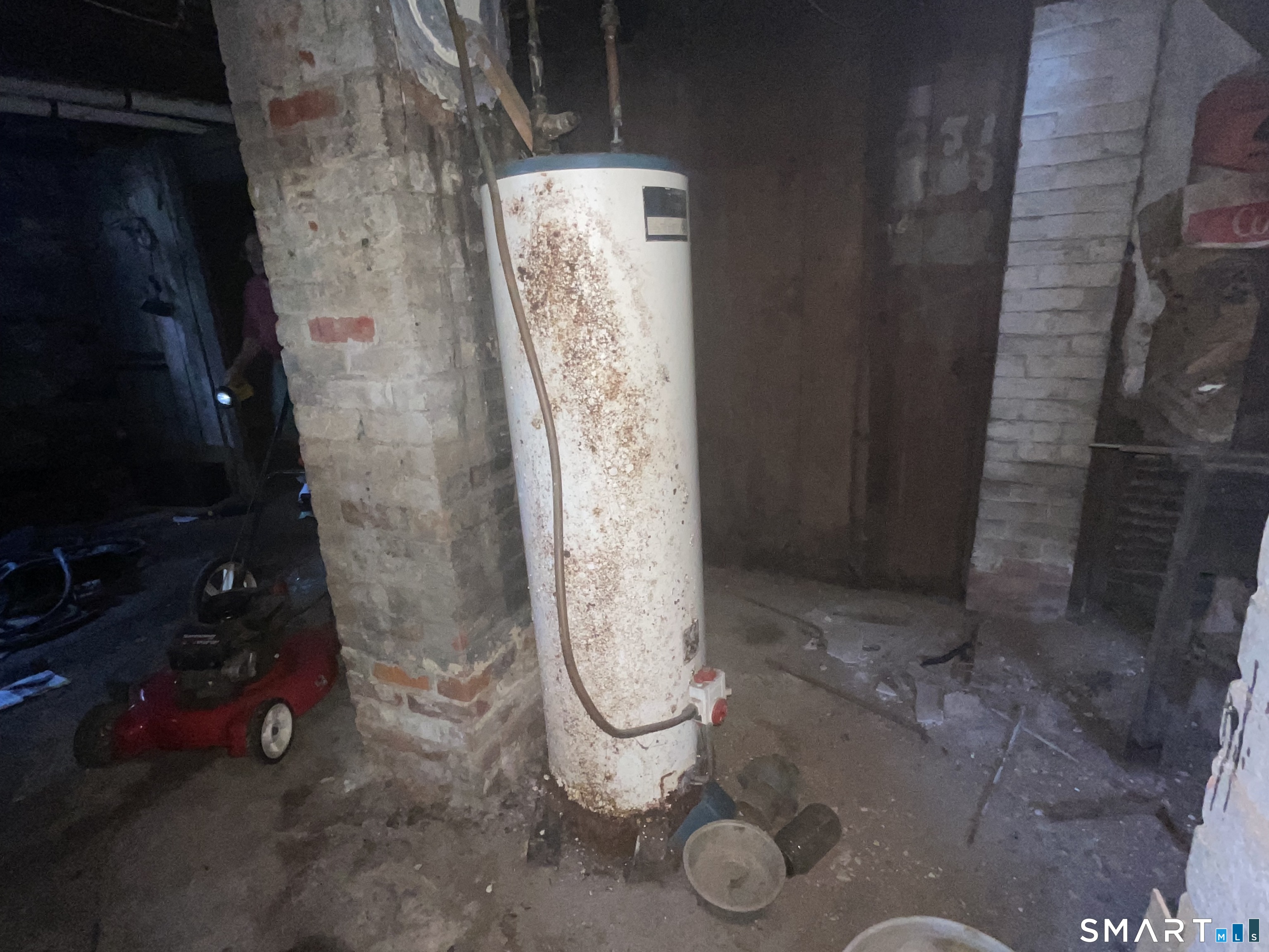 279 Howard Avenue photo 18