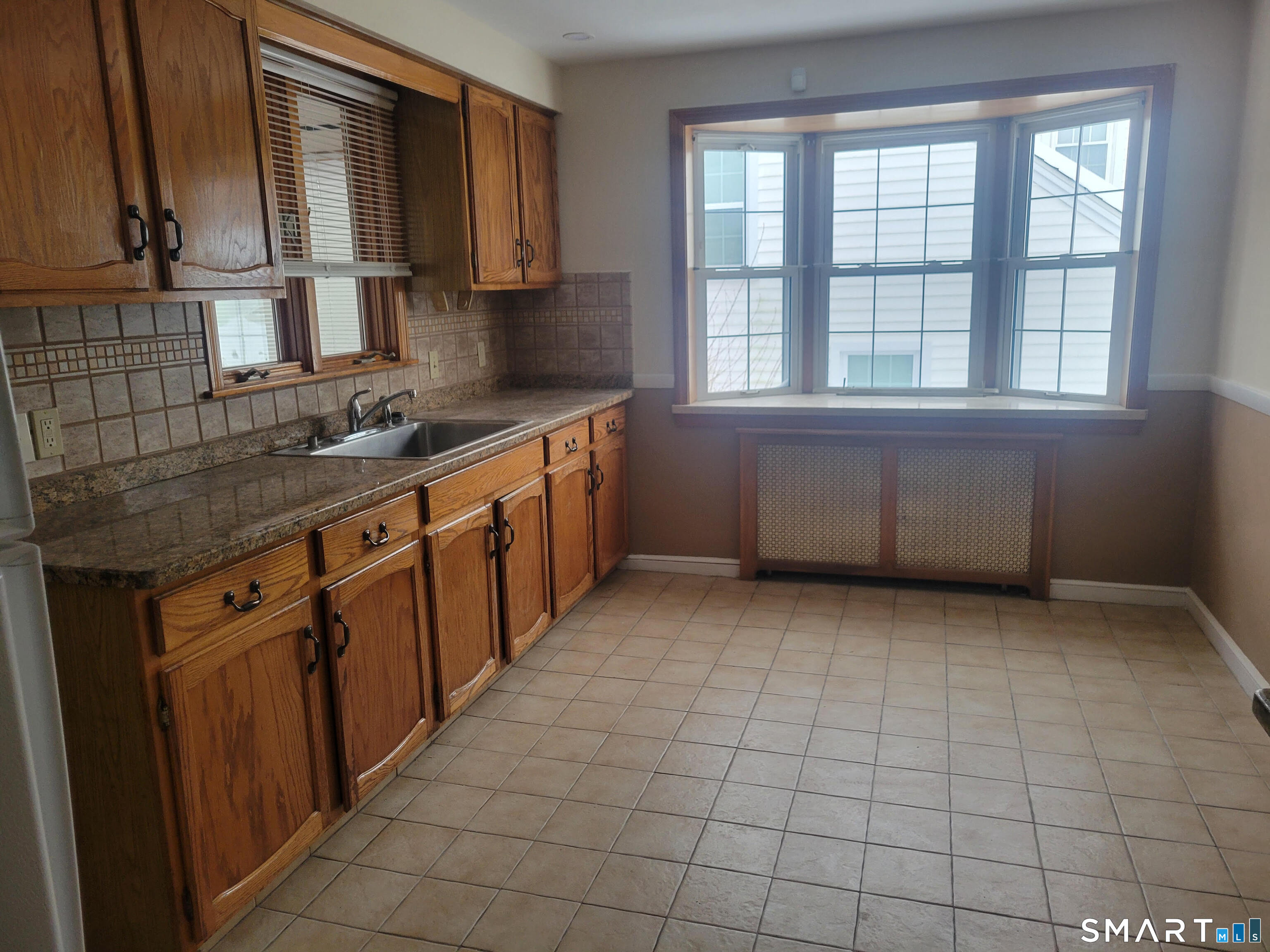 160 Wilmot Road photo 2