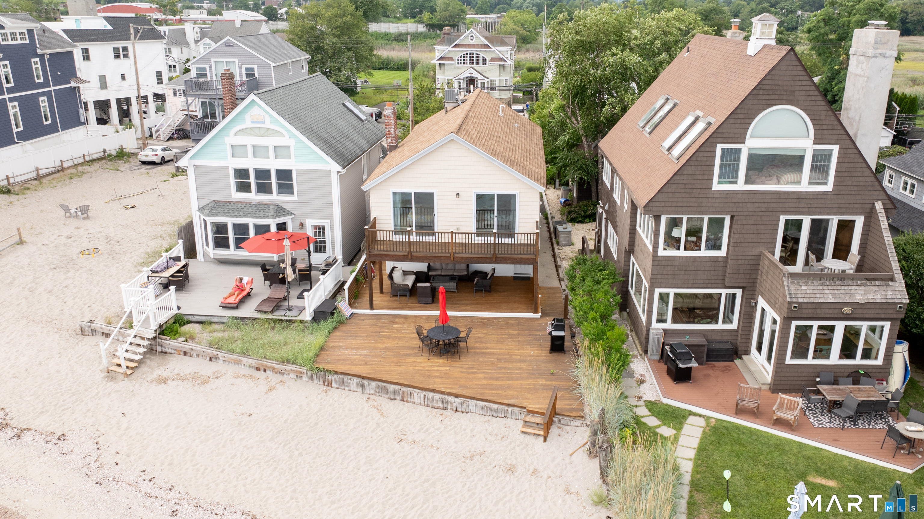 989 Fairfield Beach Road photo 2