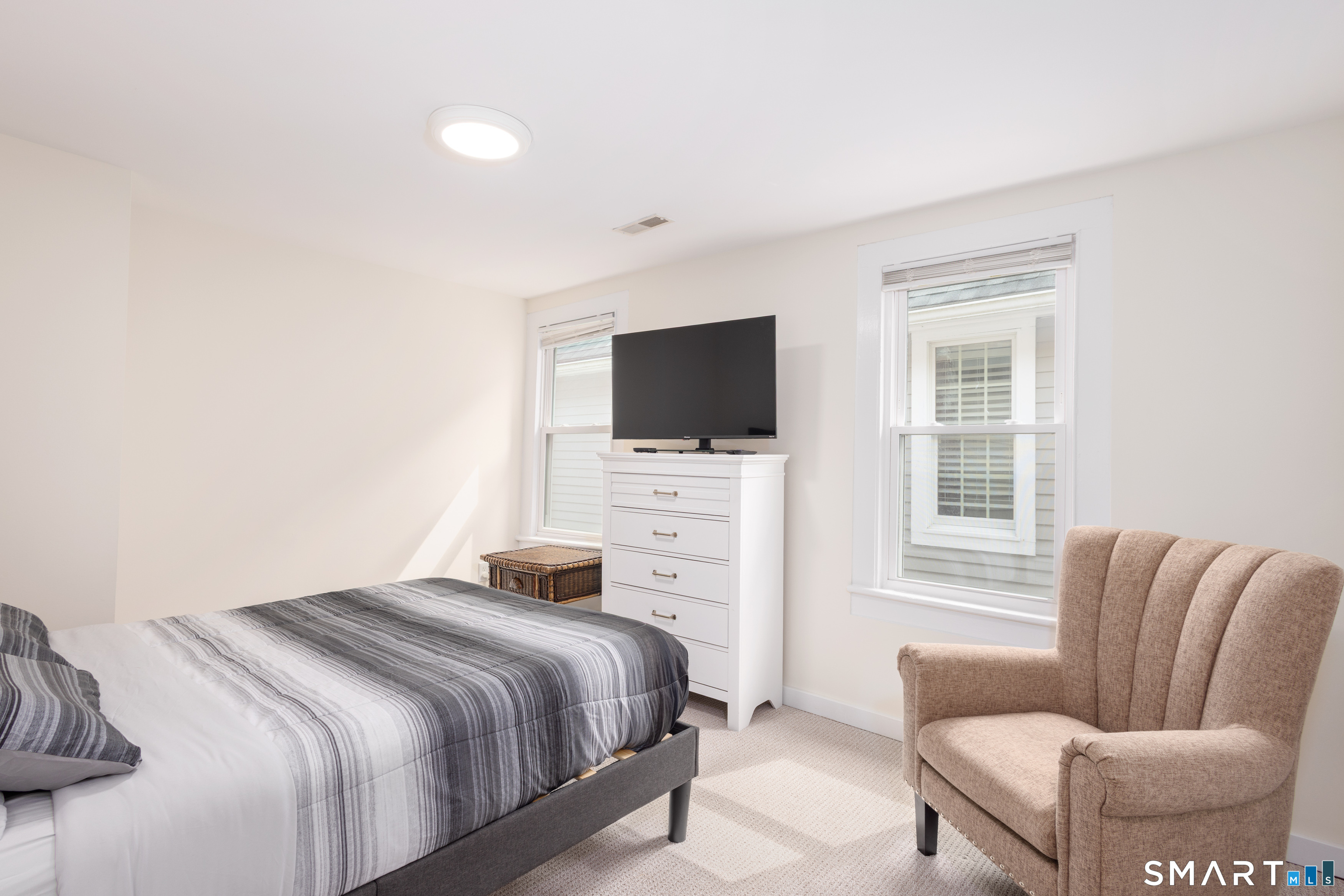 989 Fairfield Beach Road photo 17
