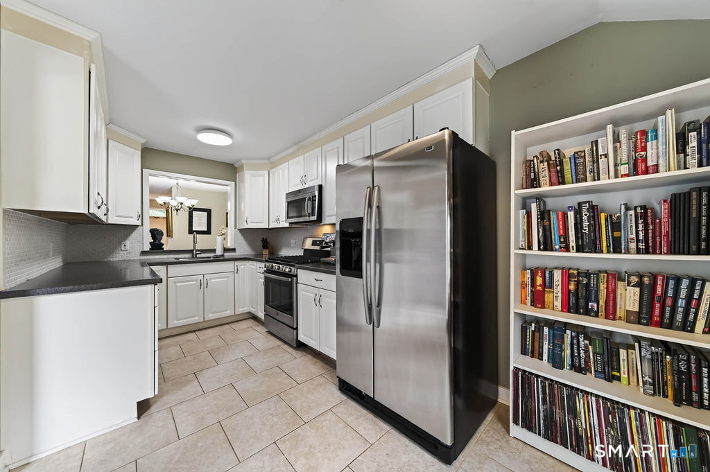 Photo 12 of 233 Mansfield Grove Road, East Haven, CT