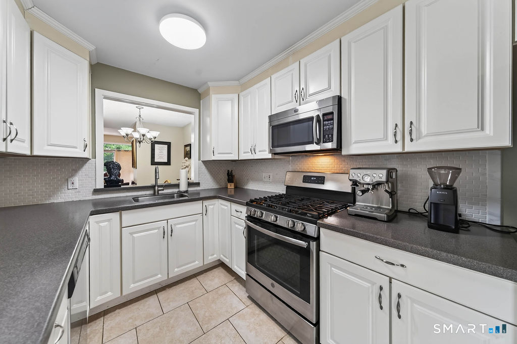 Photo 13 of 233 Mansfield Grove Road, East Haven, CT