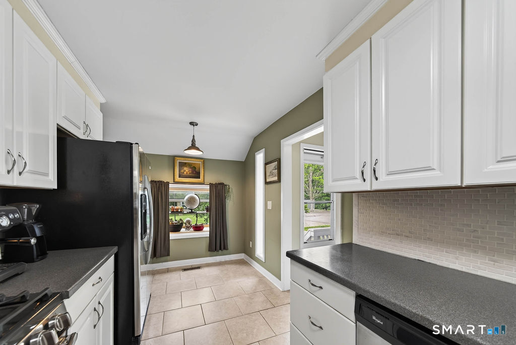 Photo 14 of 233 Mansfield Grove Road, East Haven, CT