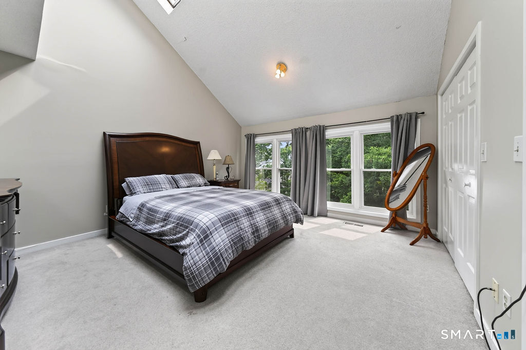 Photo 23 of 233 Mansfield Grove Road, East Haven, CT