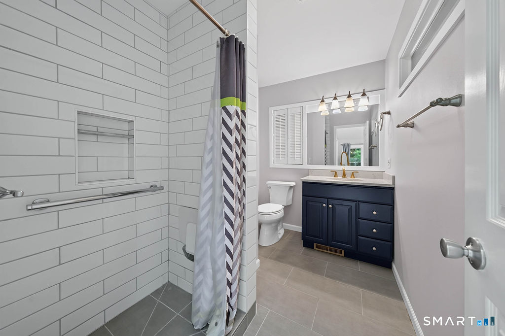 Photo 25 of 233 Mansfield Grove Road, East Haven, CT