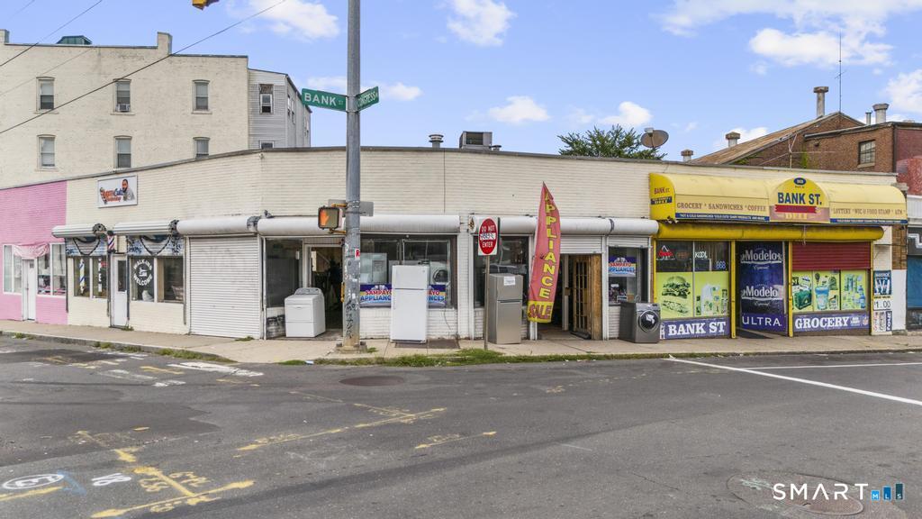 872 Bank Street photo 3