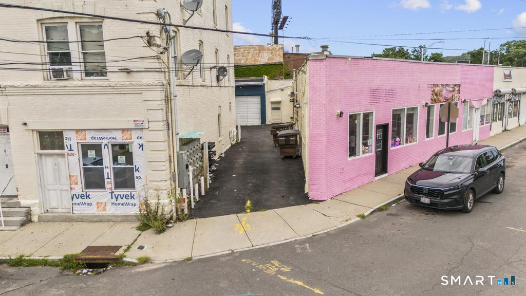872 Bank Street photo 17