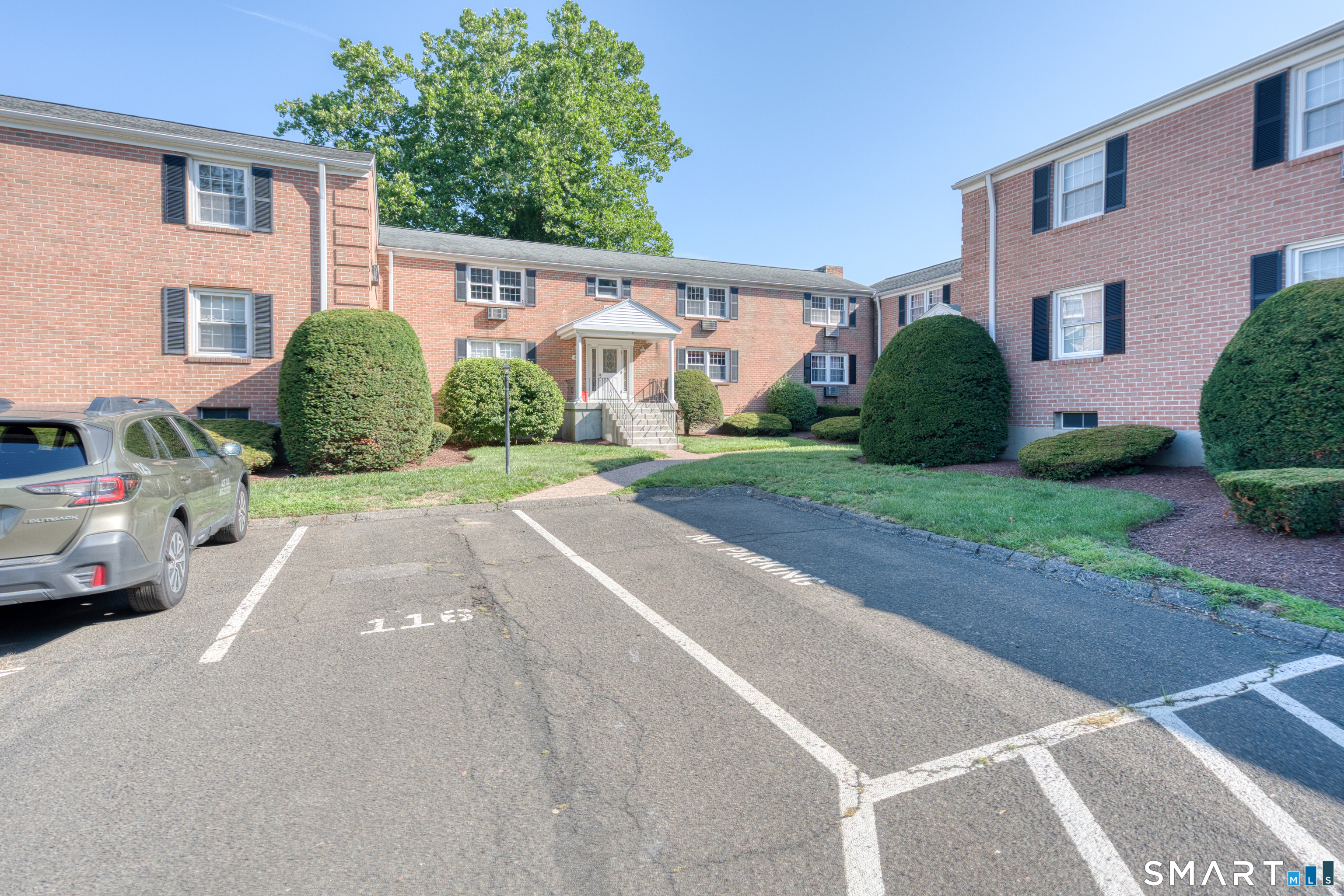 3rd image of 45 Brewster Rd #B, Glastonbury, CT 06033 | MLS# 24198064