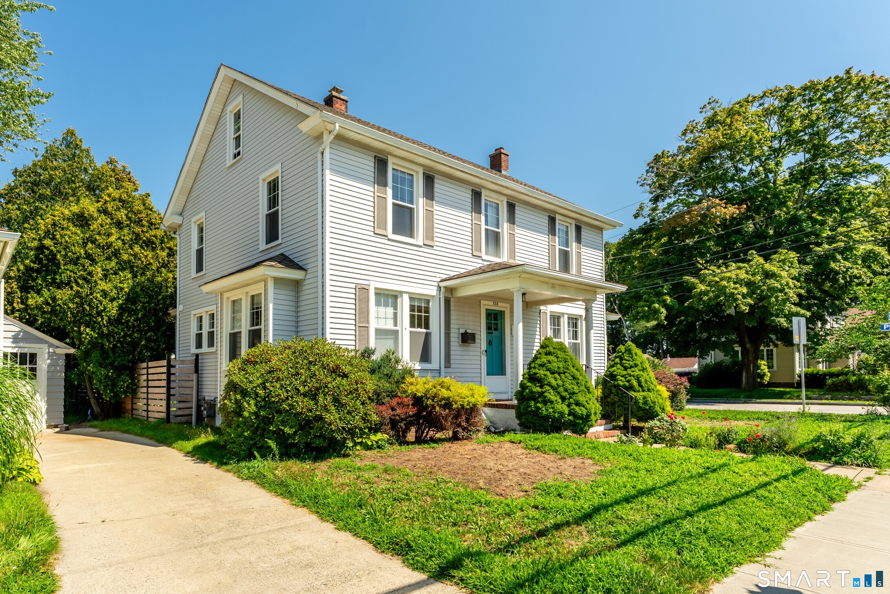 558 Ocean Avenue photo 3