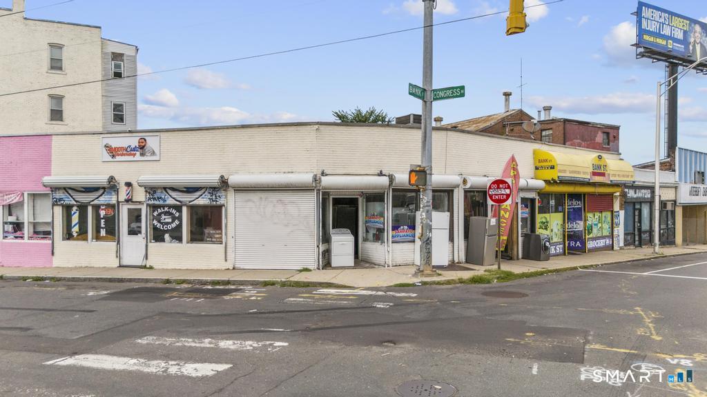 872 Bank Street photo 5