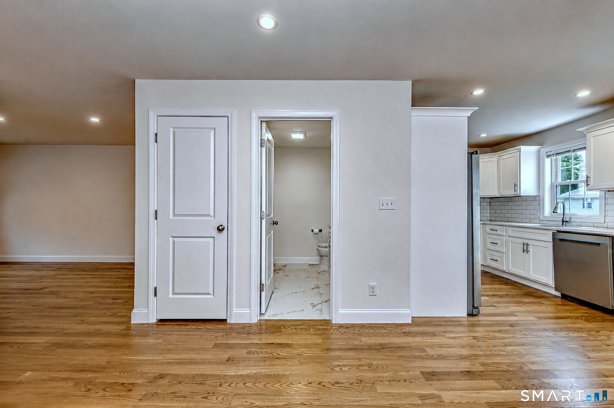 1686 Litchfield Turnpike  Unit #B photo 15