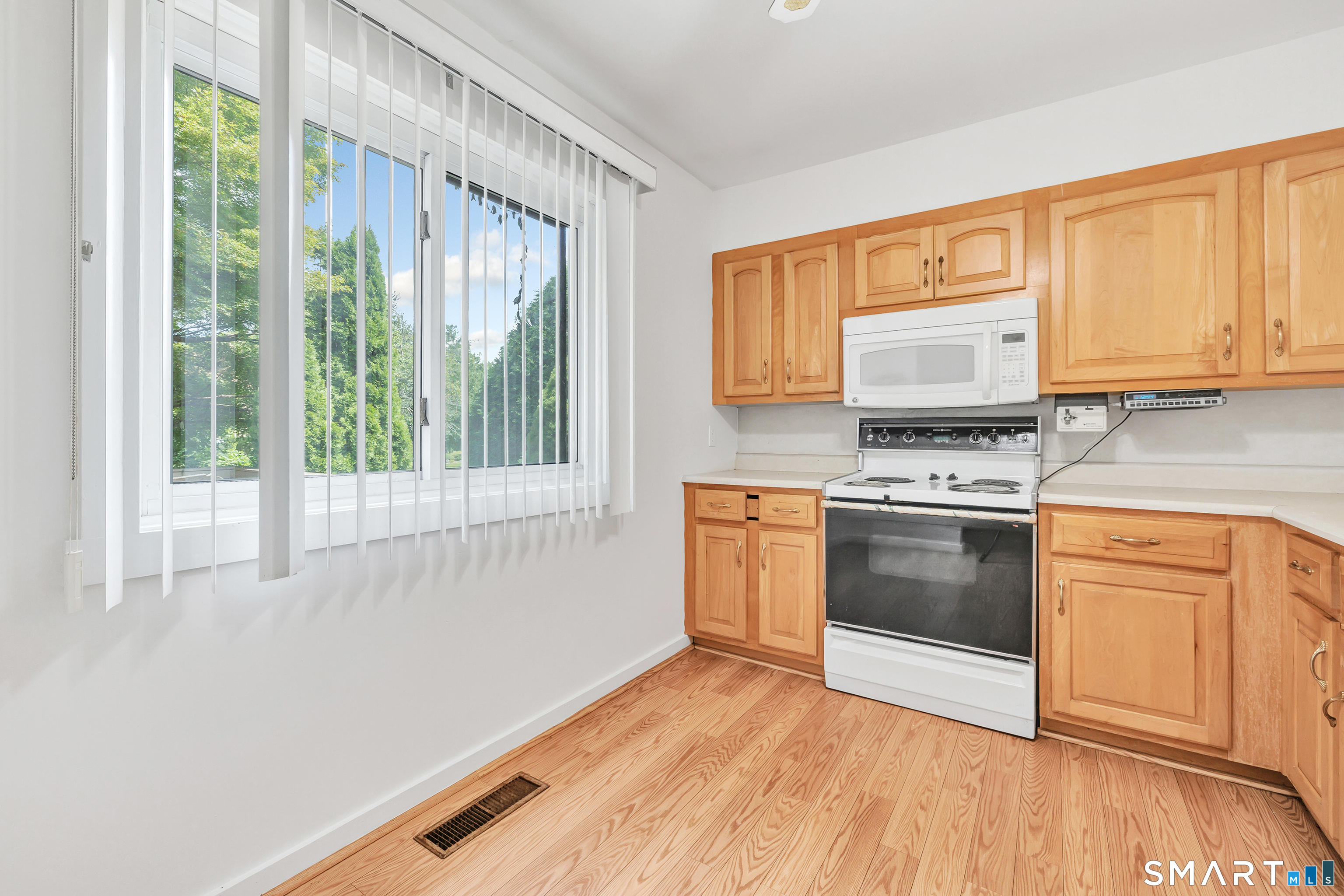621 Onondaga Lane Unit #B photo 20