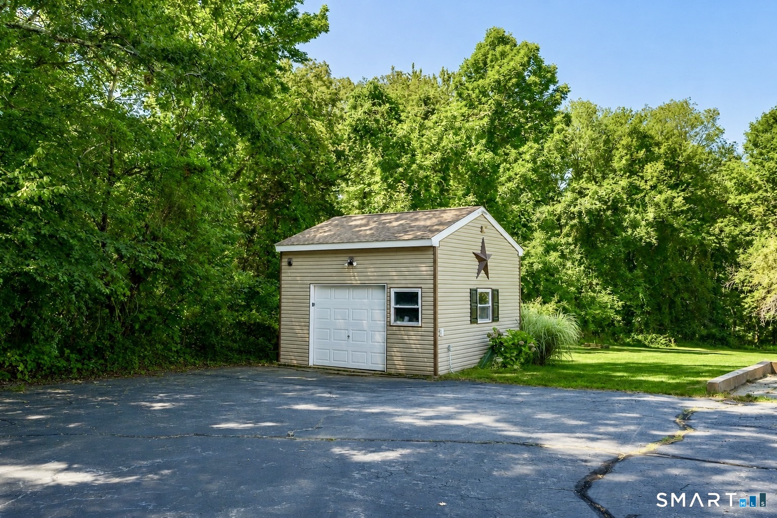 689 Squaw Rock Road photo 4
