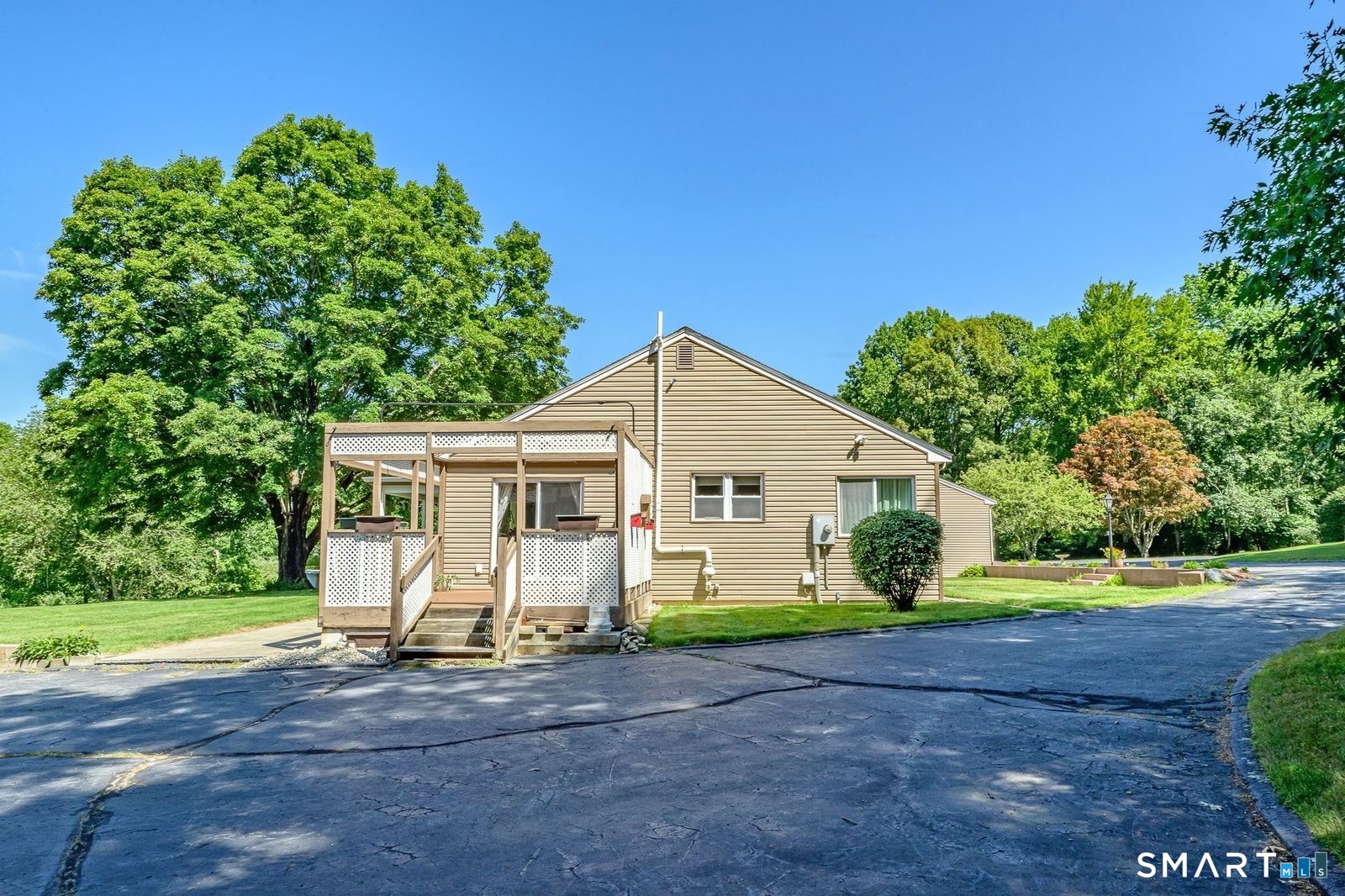 689 Squaw Rock Road photo 3