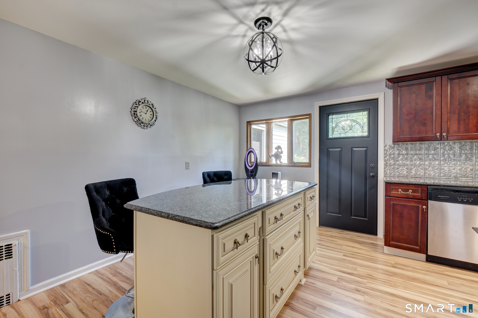 236 Ridgewood Road photo 9