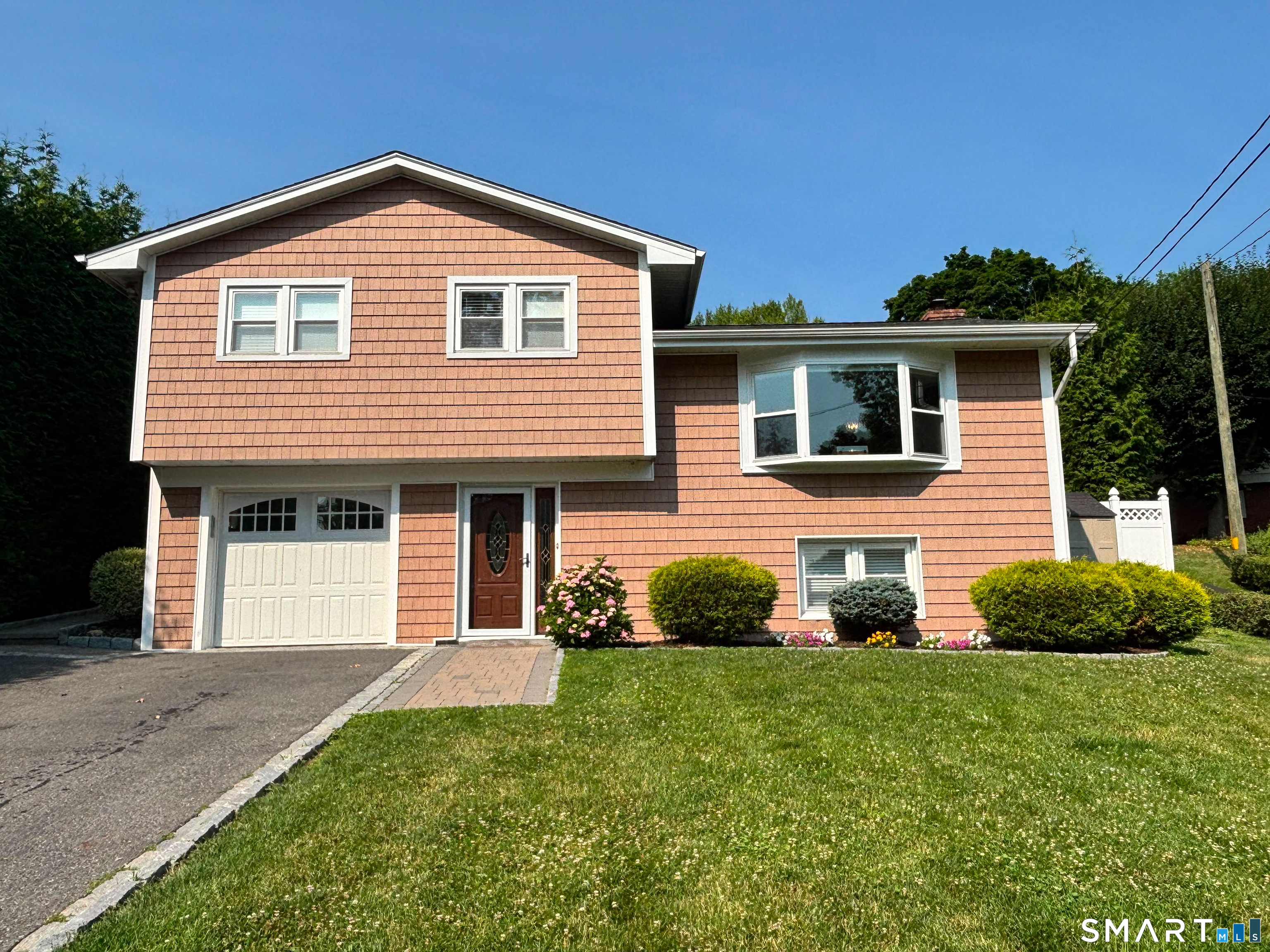 120 Pilgrim Drive, Greenwich, Connecticut photo 2