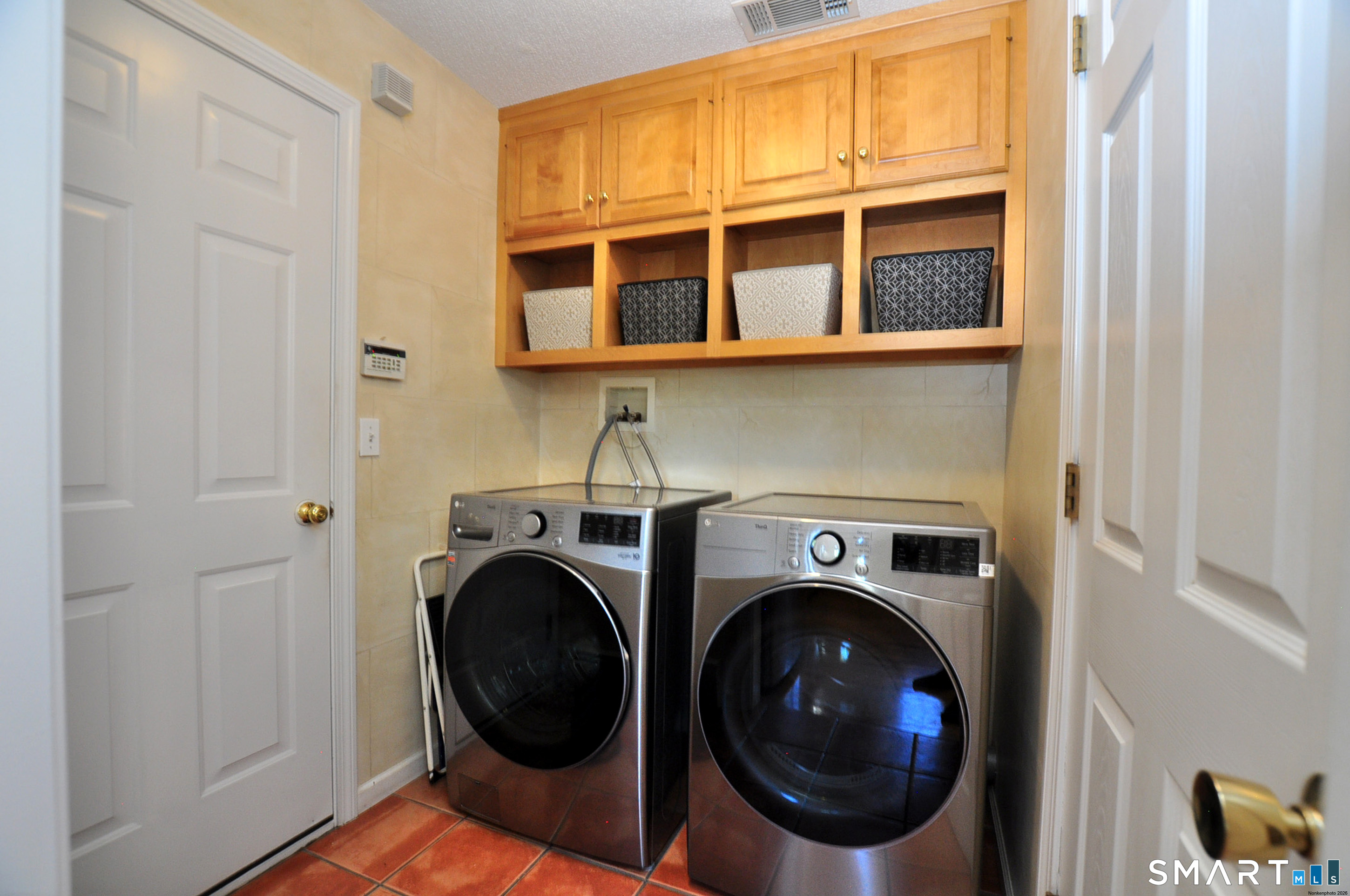 87 Gilbert Lane photo 17