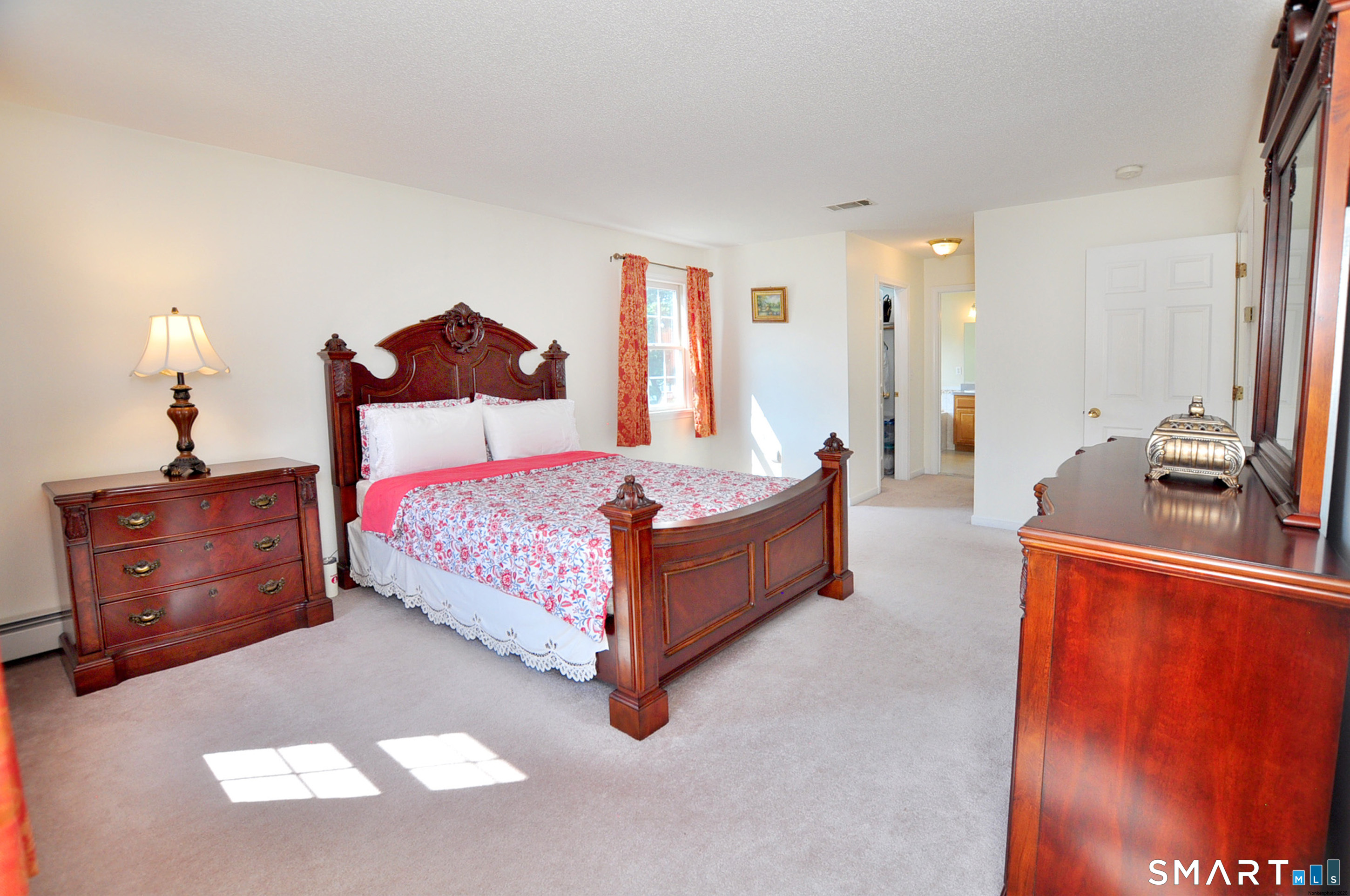 87 Gilbert Lane photo 28