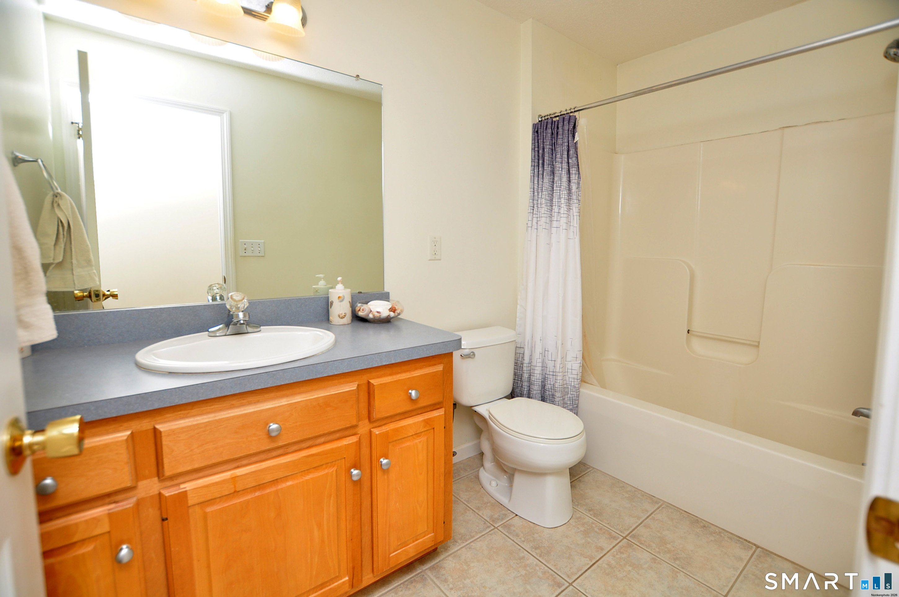 87 Gilbert Lane photo 32