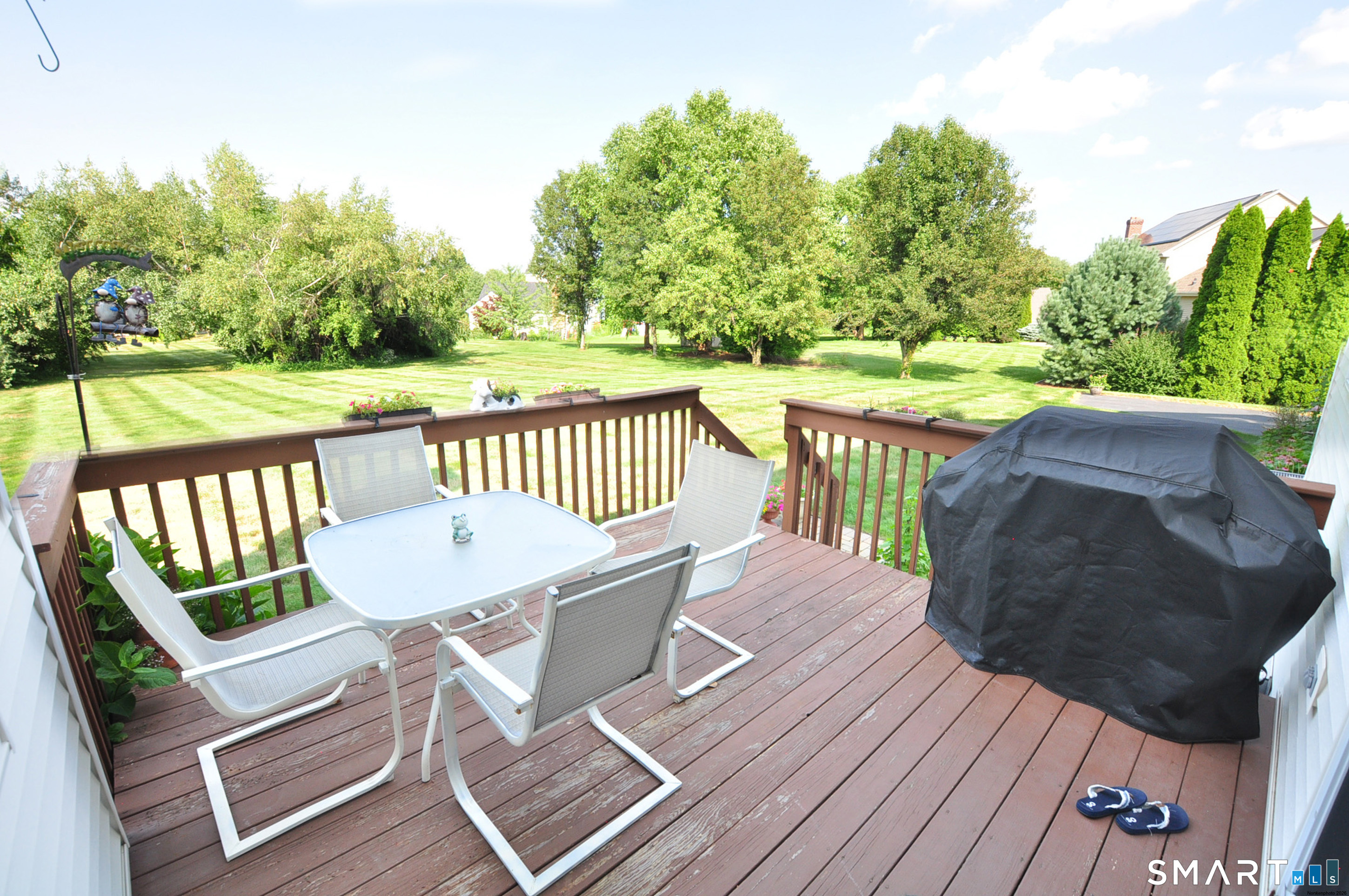 87 Gilbert Lane photo 37