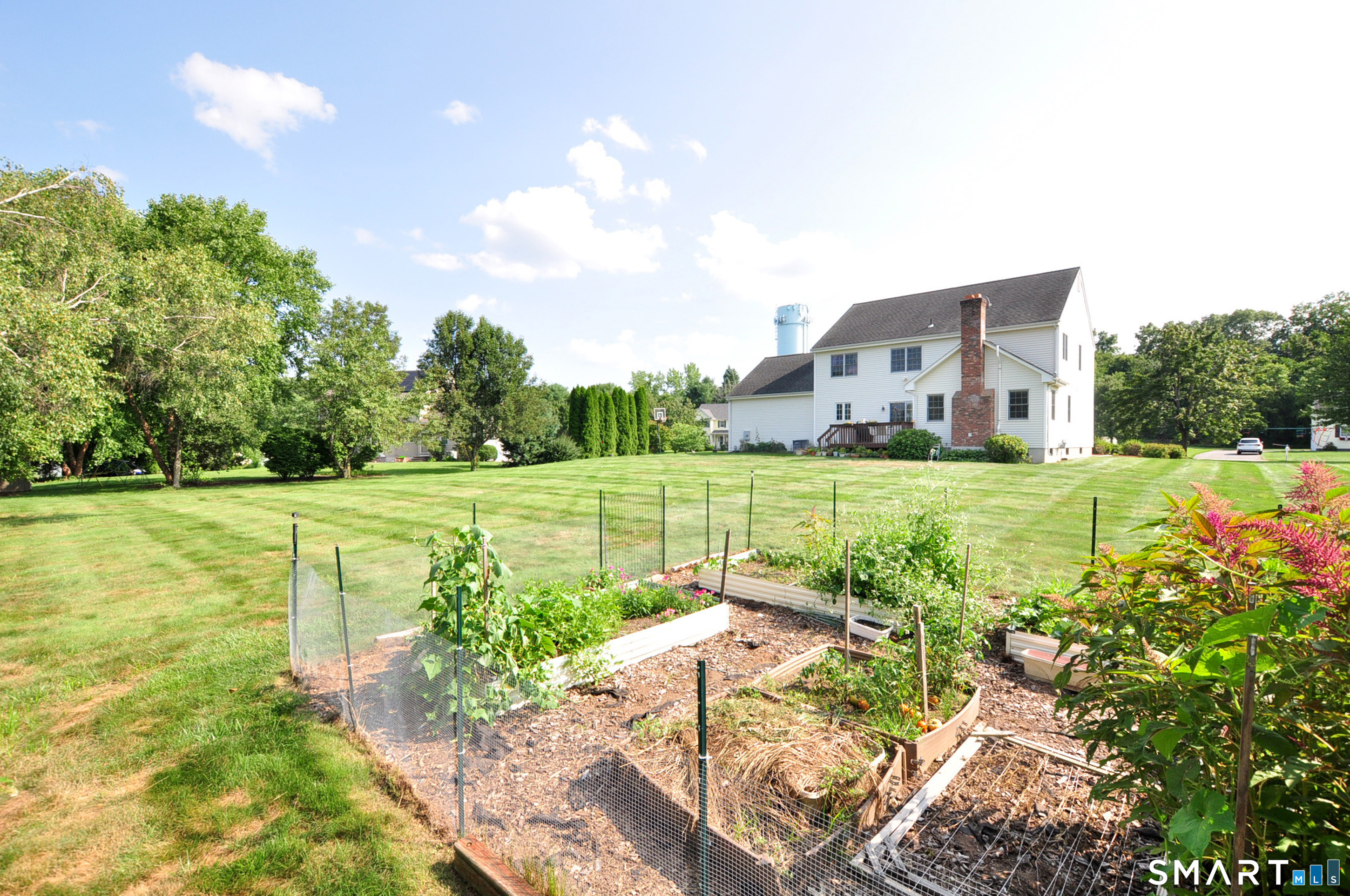 87 Gilbert Lane photo 38