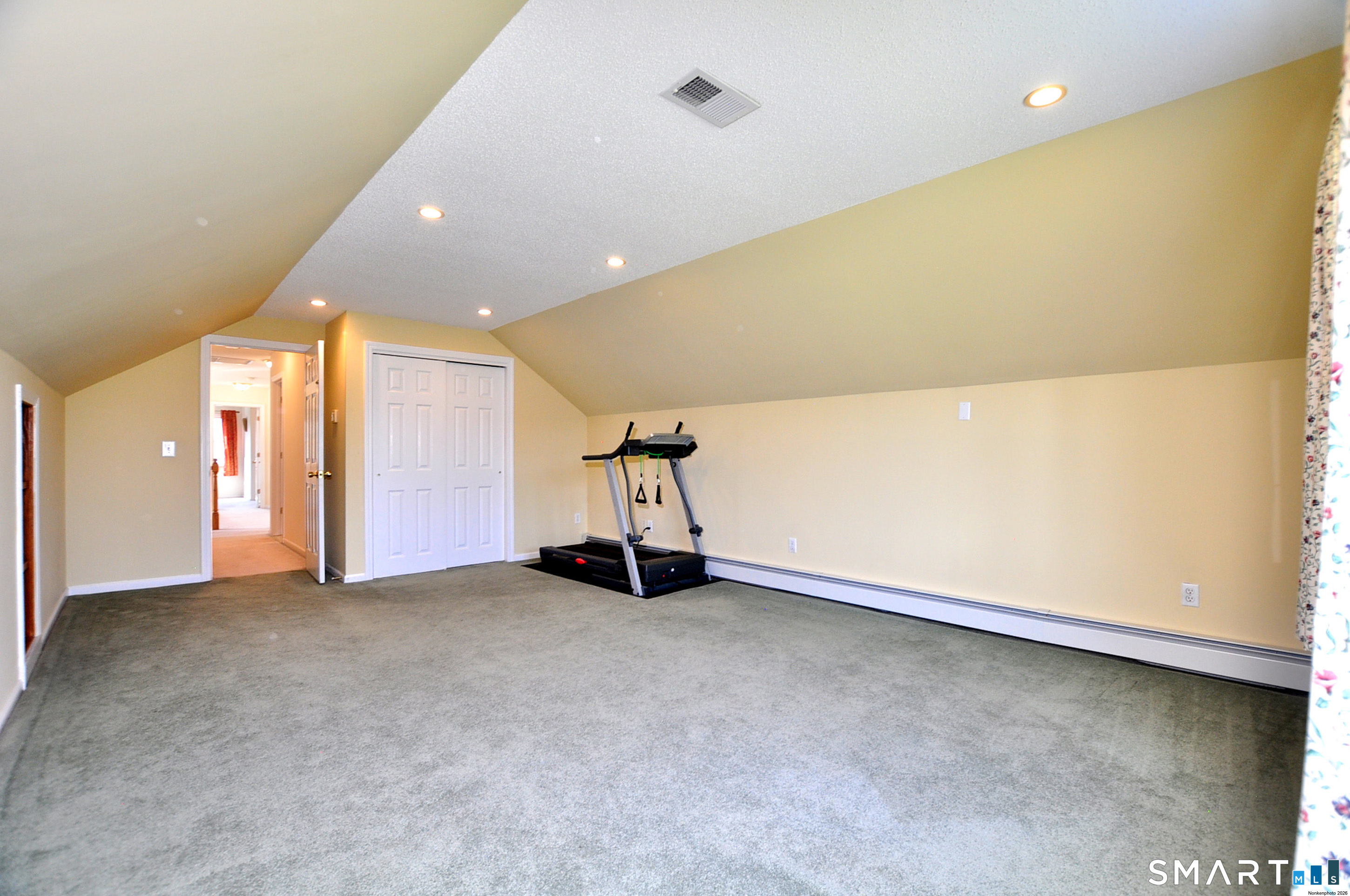 87 Gilbert Lane photo 36