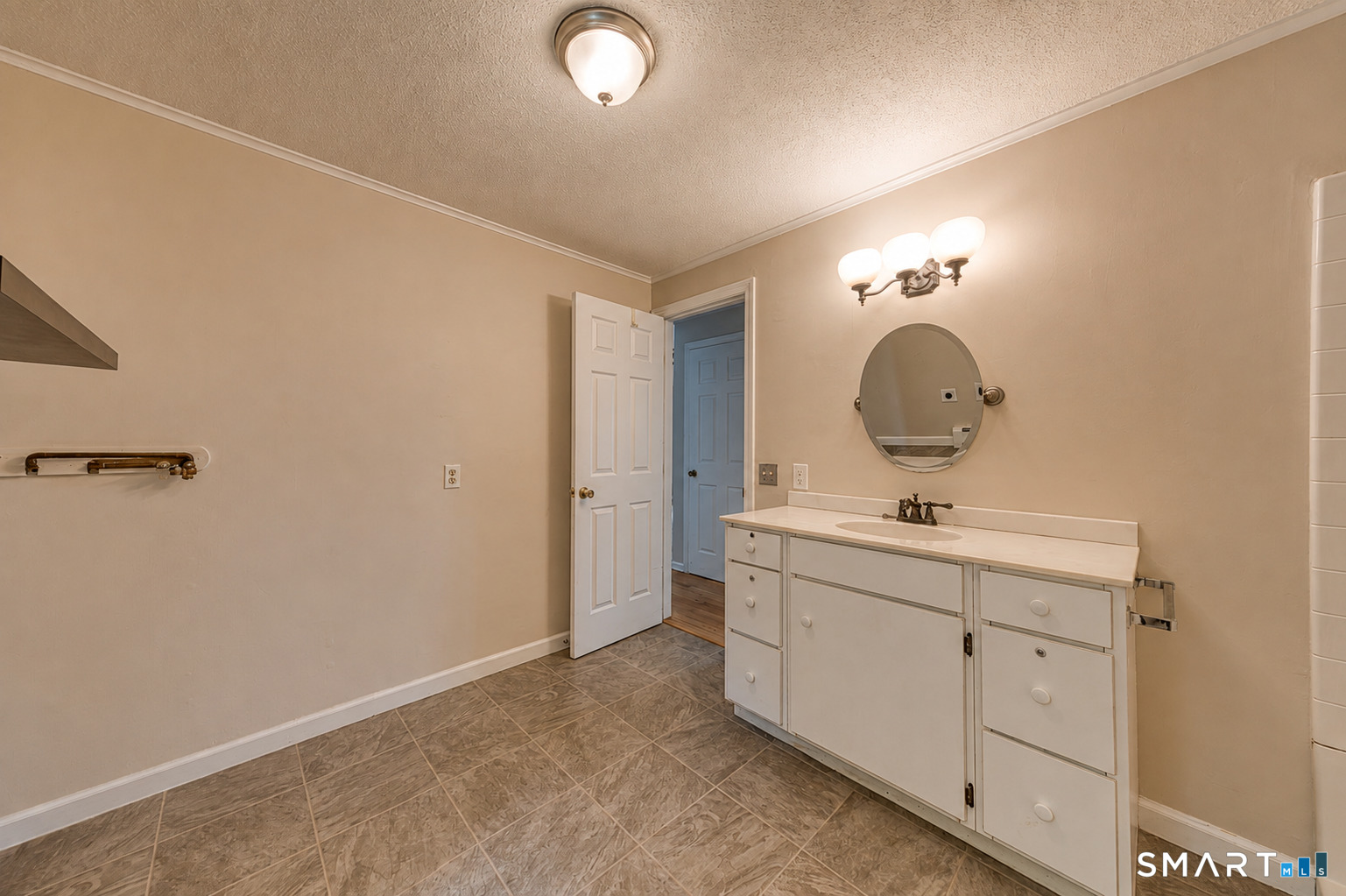 63 Bay Road photo 18