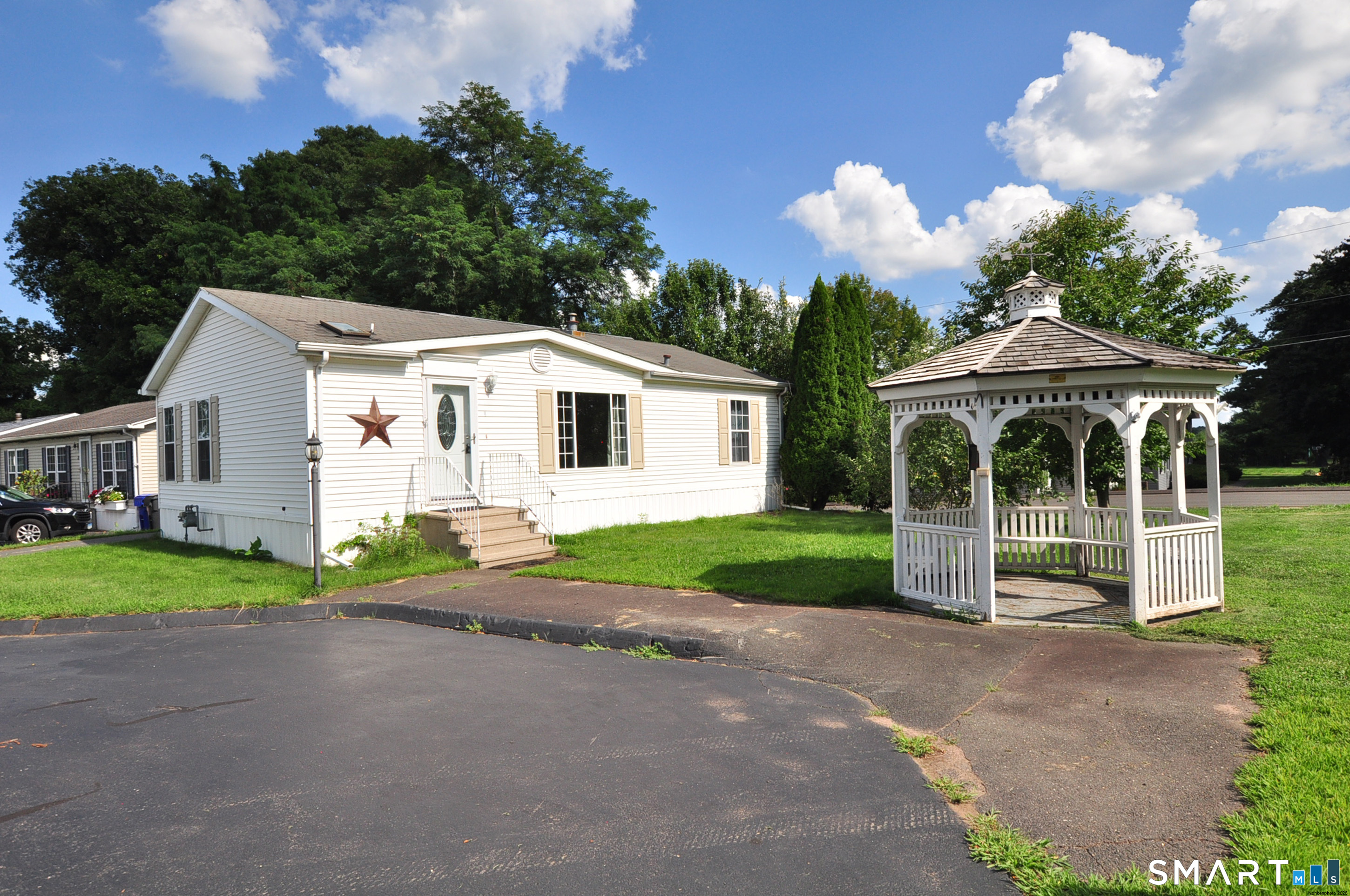 2nd image of 1 Laurel Cir, East Windsor, CT 06088 | MLS# 24198319