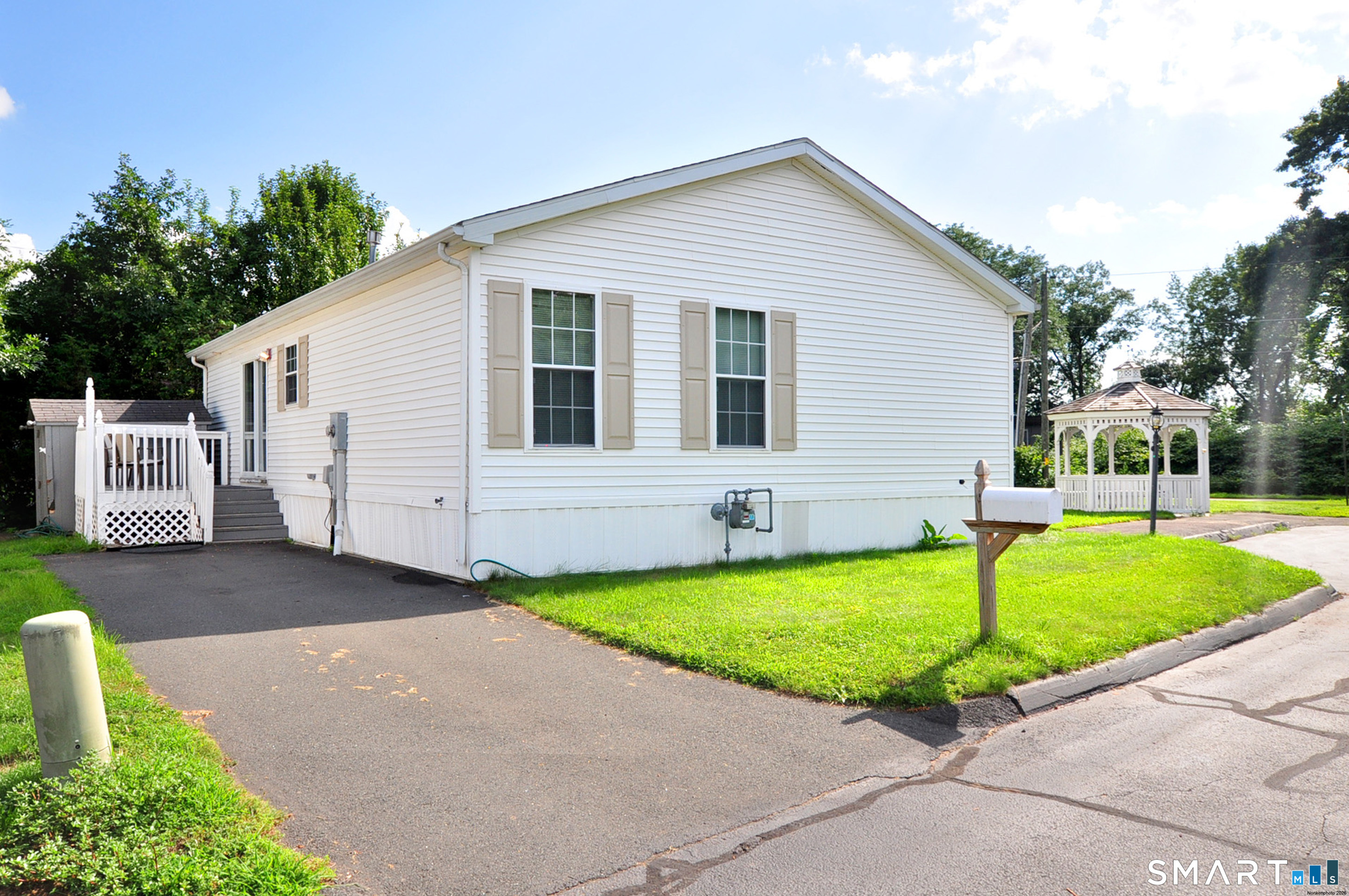 3rd image of 1 Laurel Cir, East Windsor, CT 06088 | MLS# 24198319