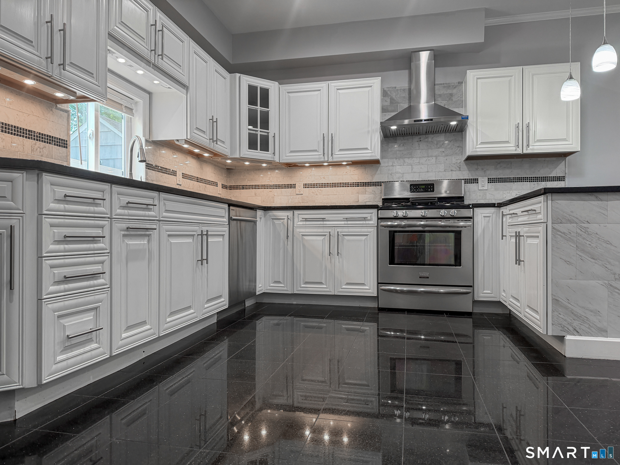 4 Newfield Street, Norwalk, Connecticut photo 2