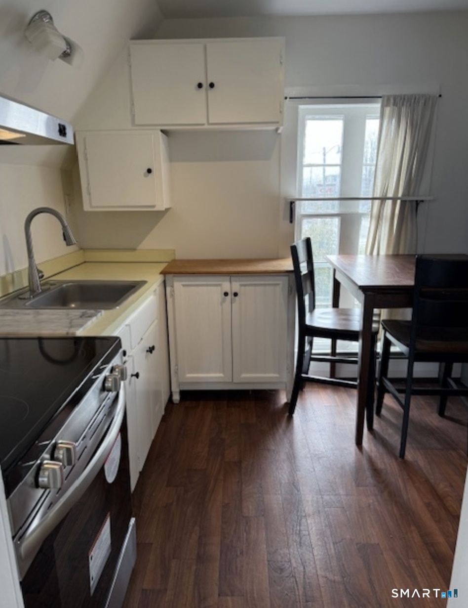 21 Broadway Avenue photo 6