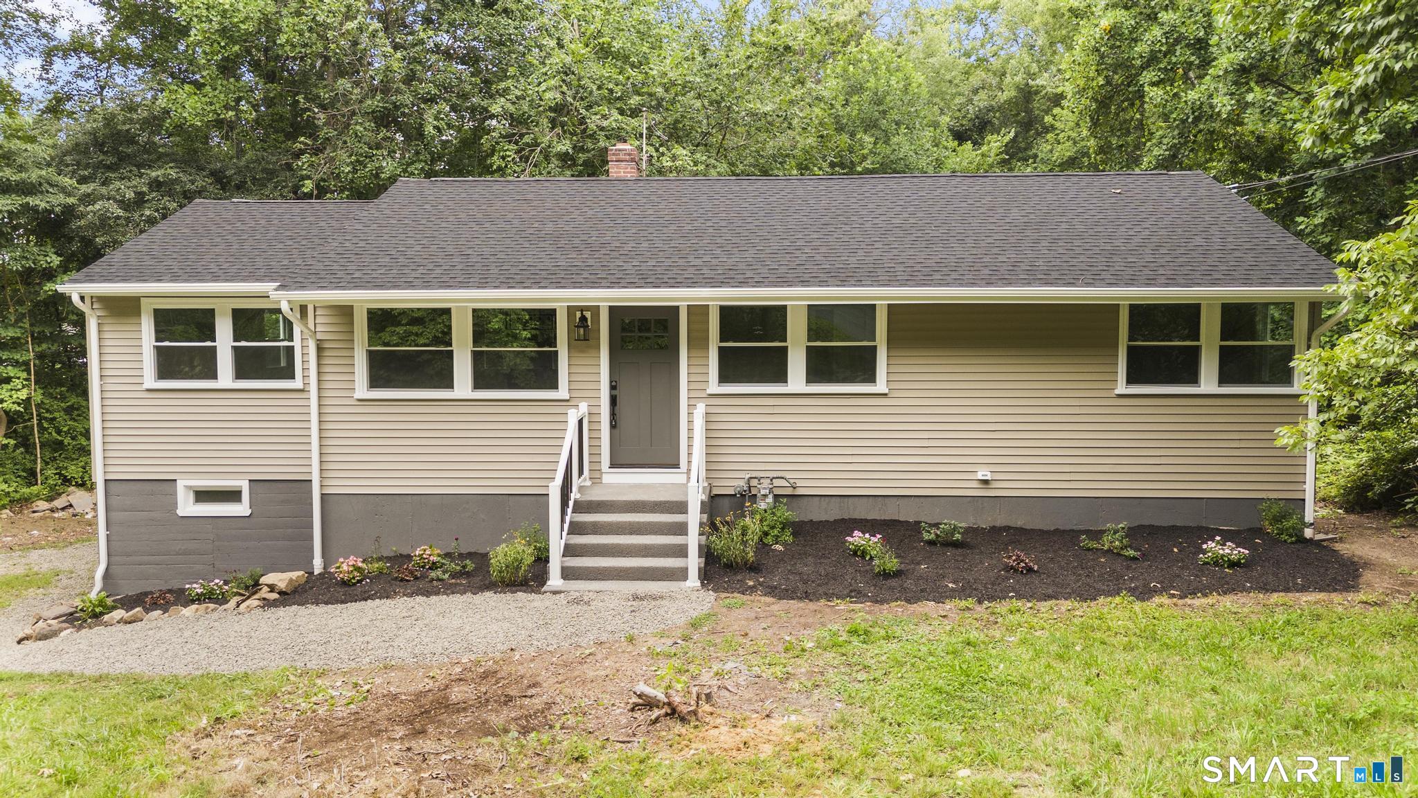 35 Columbine Drive photo 2