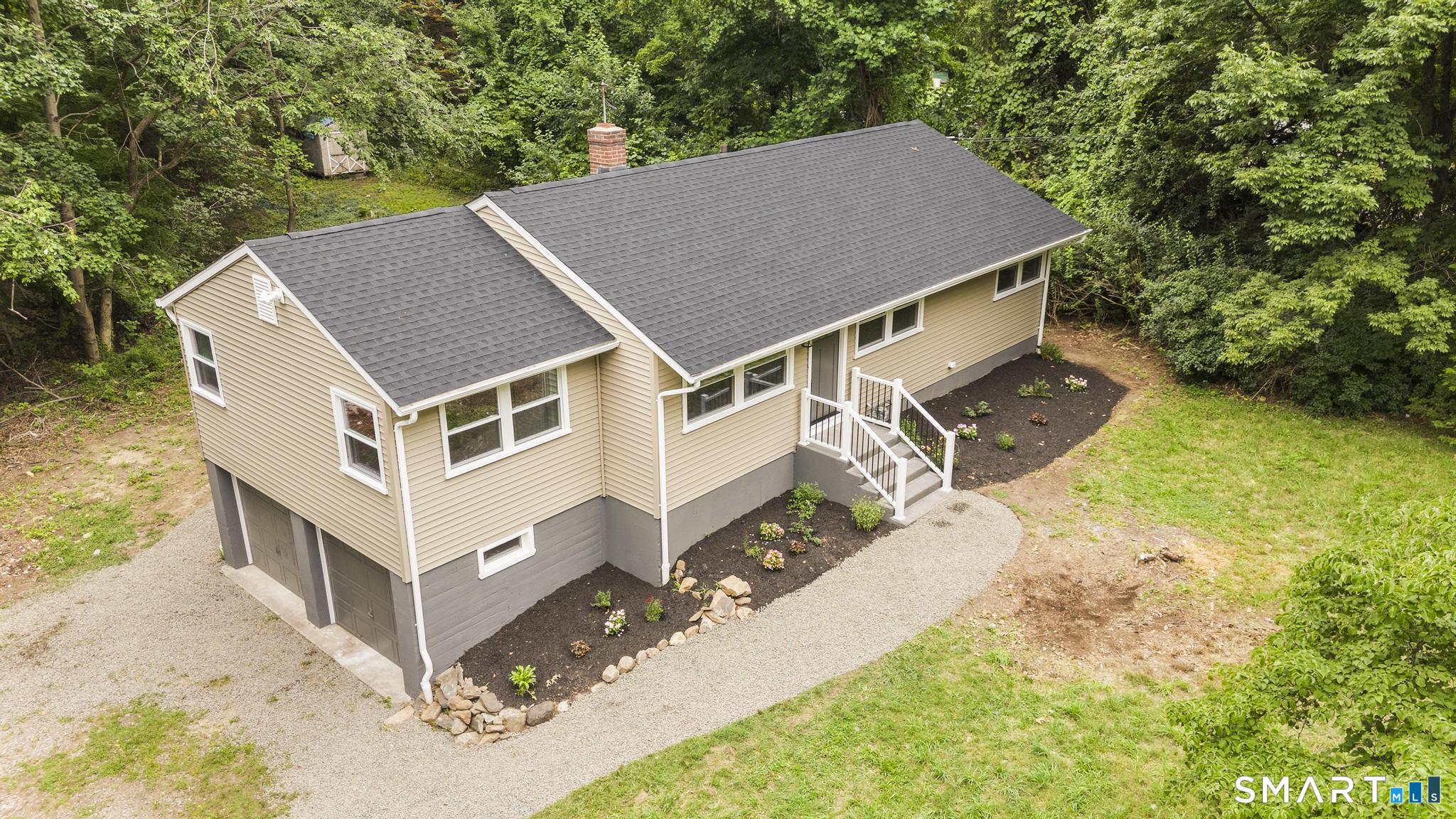 35 Columbine Drive photo 3