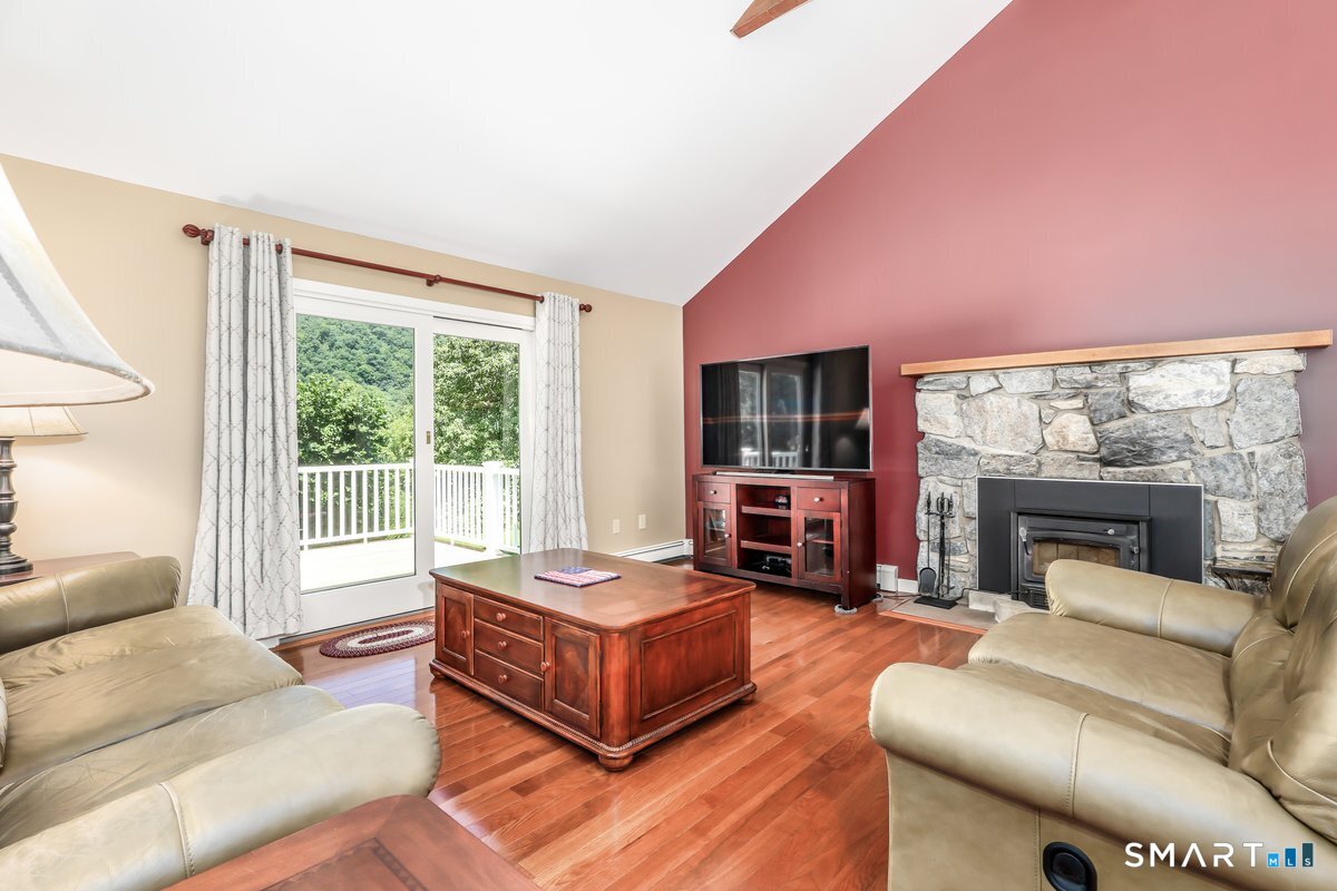 12 Mountain View Avenue photo 4