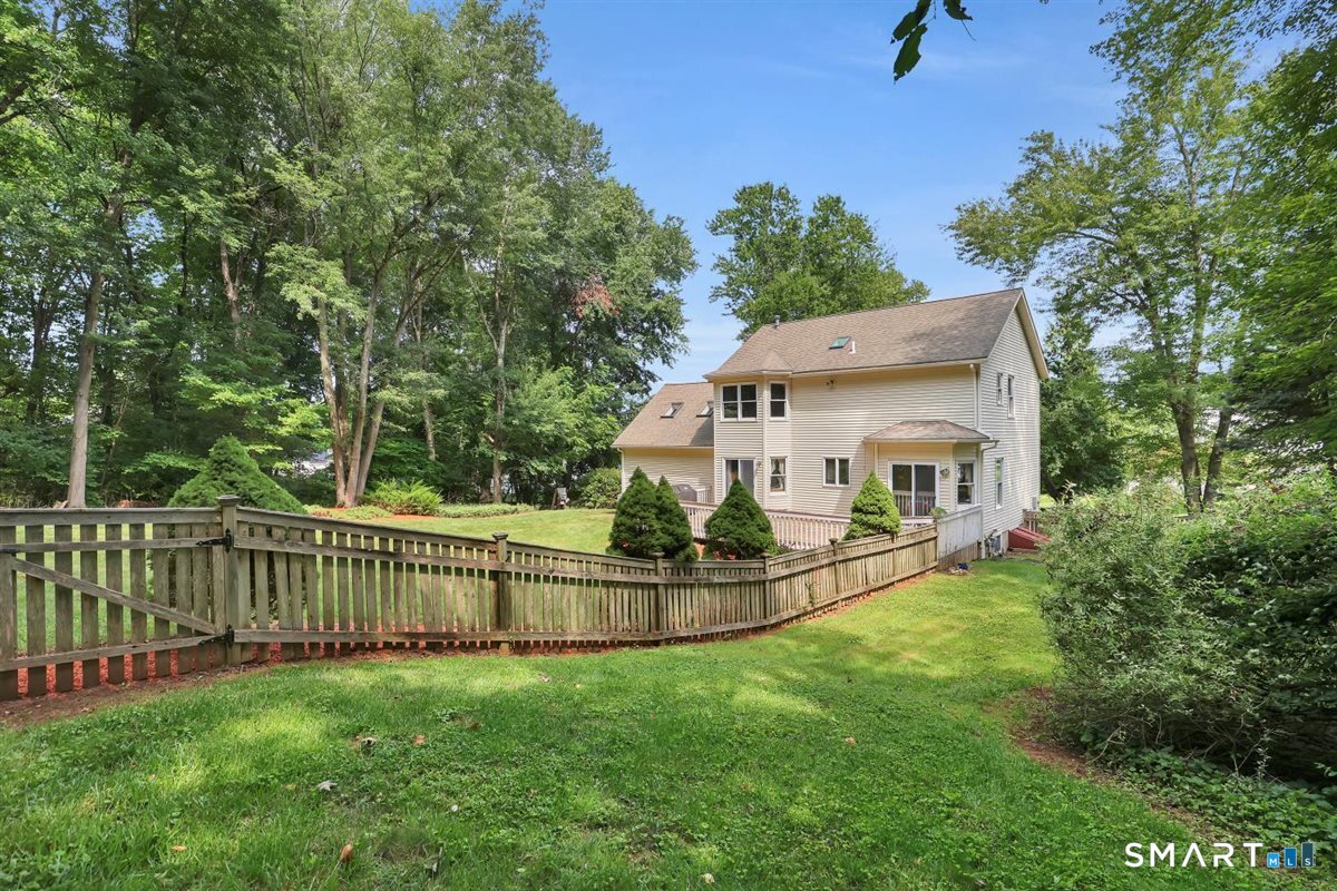69 Ledgebrook Lane photo 29