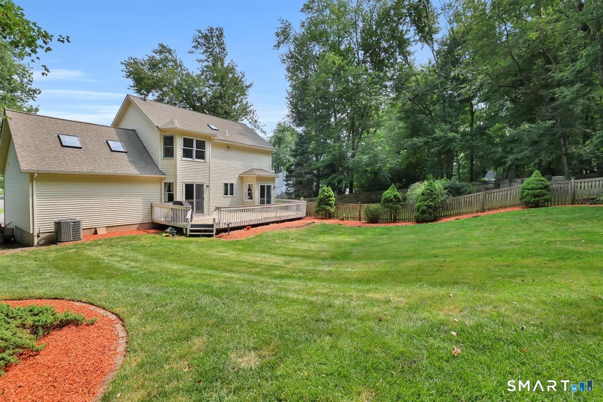 69 Ledgebrook Lane photo 31