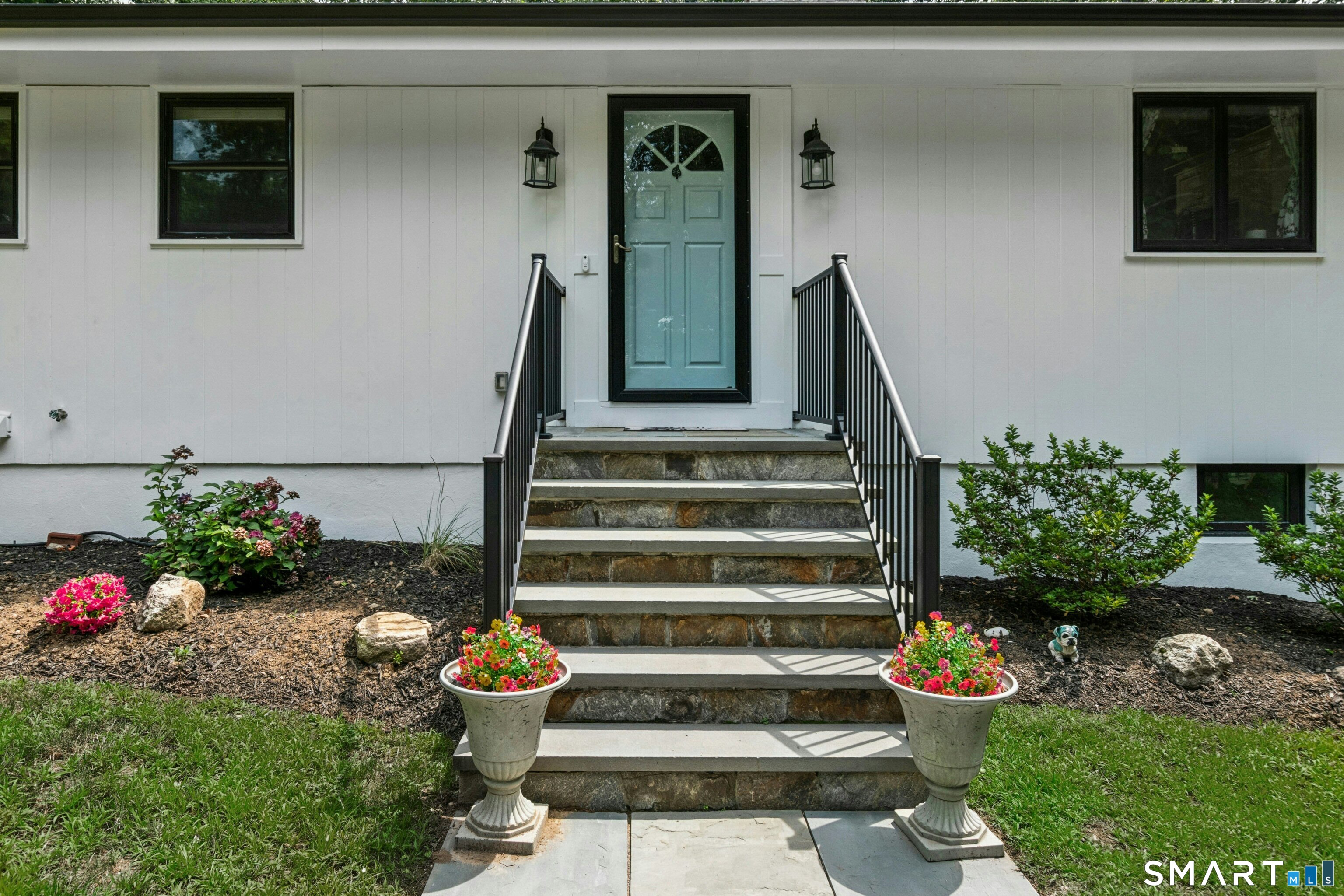 24 Smoke Hill Drive photo 3