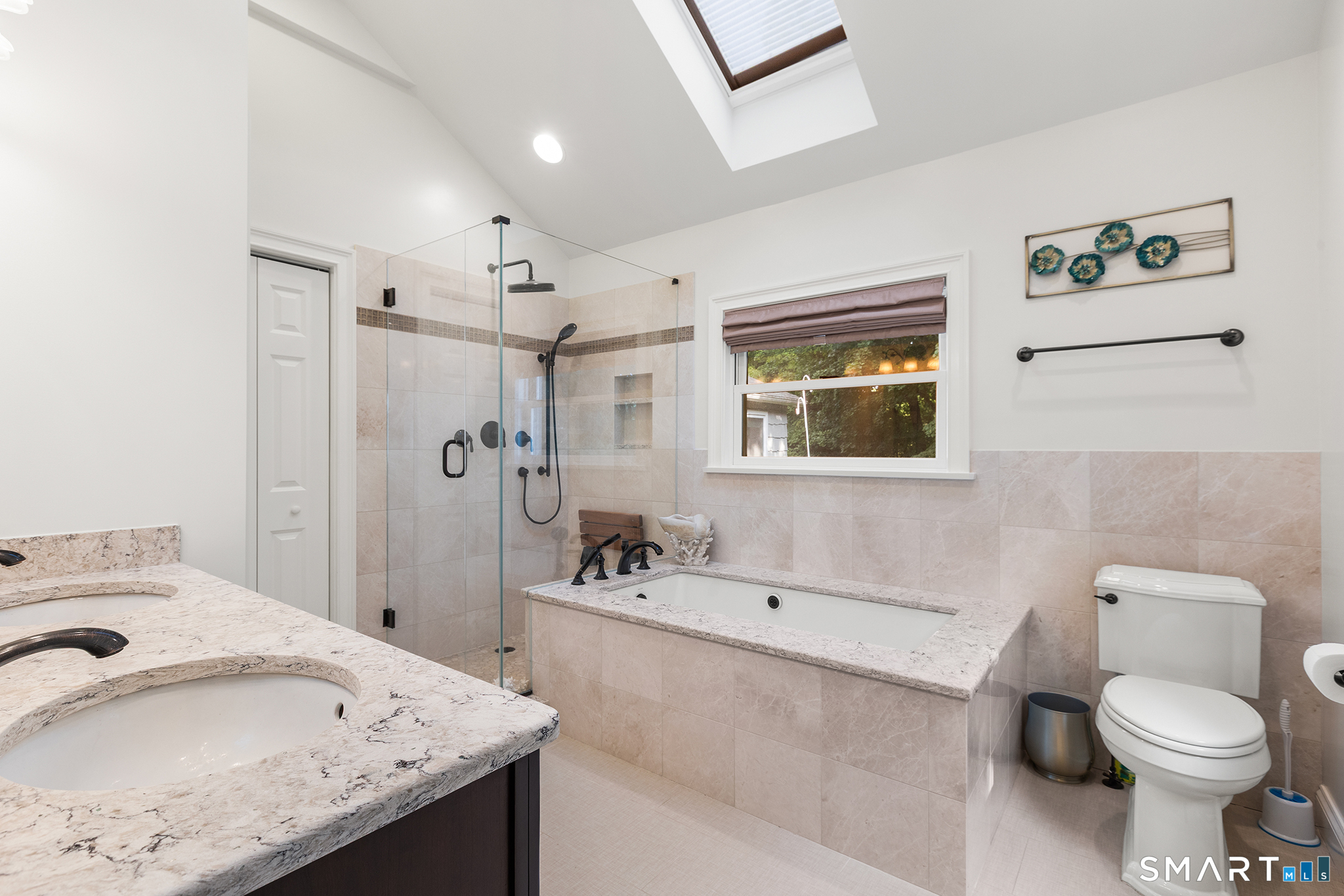 241 Pemberwick Road photo 12